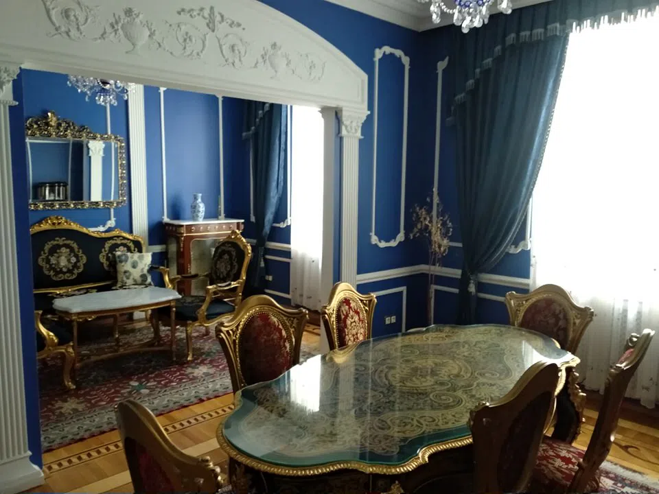Королевская гостиная синего цвета, фото 7