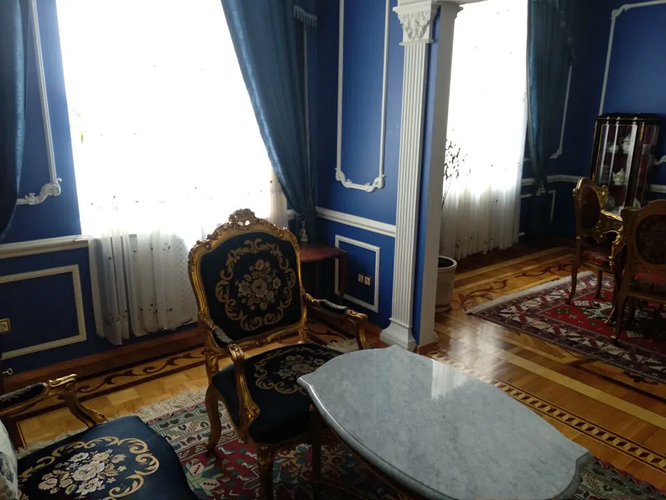 Королевская гостиная синего цвета, фото 1