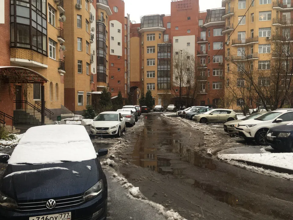 Квартира с оранжевой плиткой в прихожей, фото 1