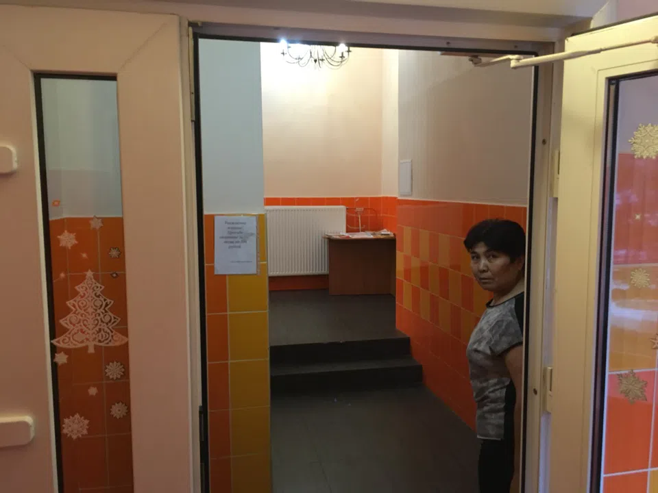 Квартира с оранжевой плиткой в прихожей, фото 5
