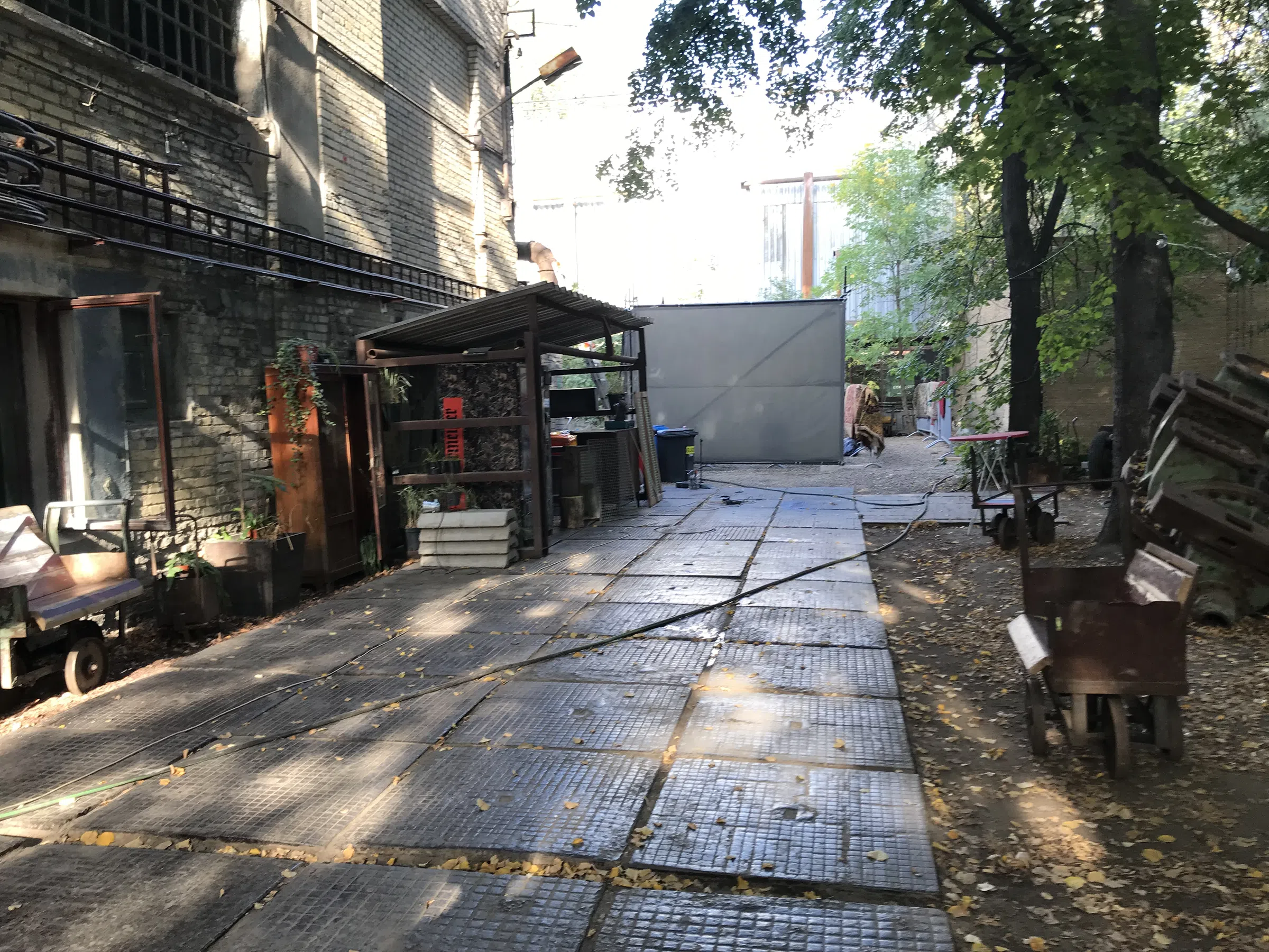 Заводская территория с куклой, фото 21