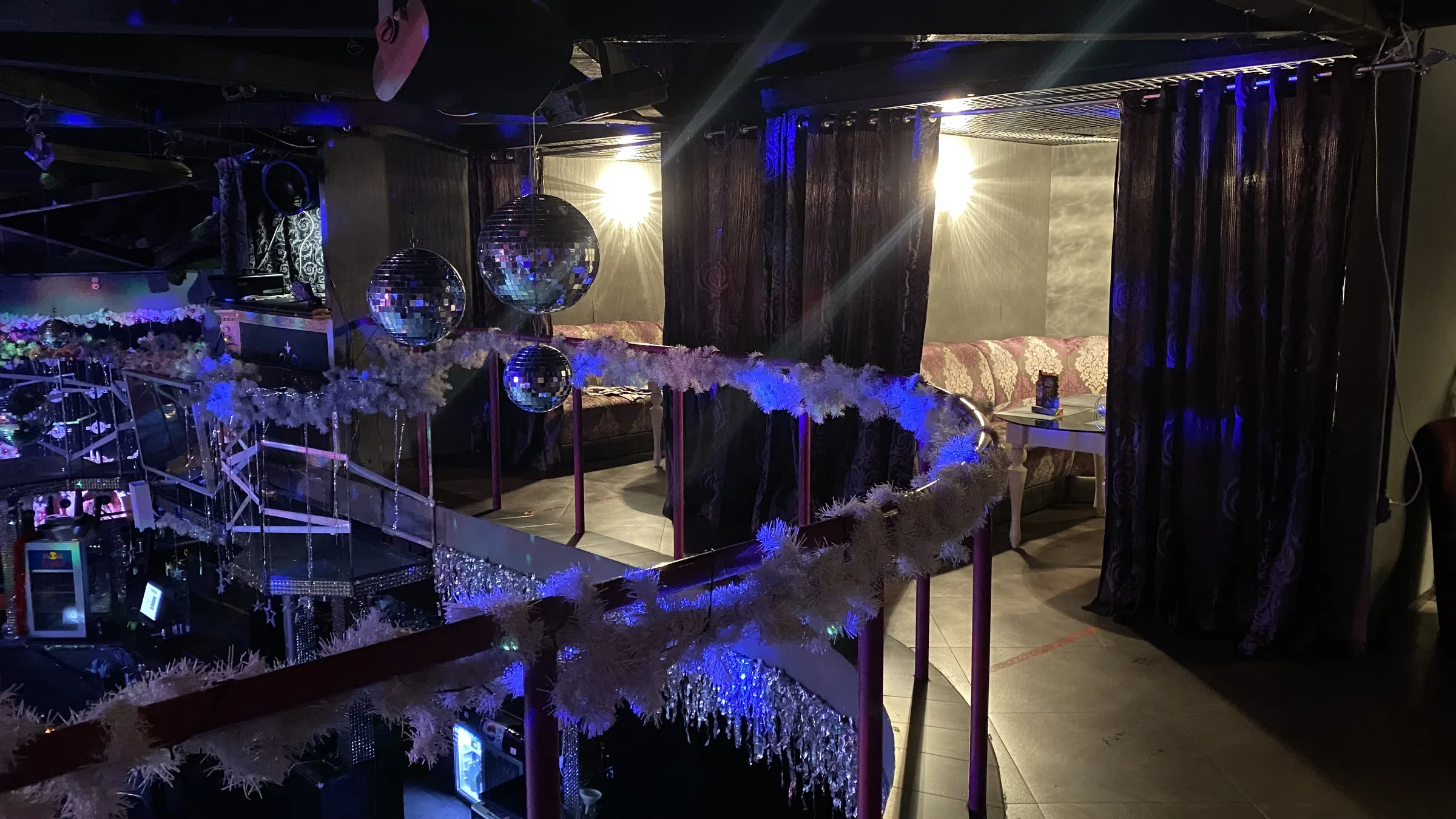 Клуб с синей подсветкой, фото 15