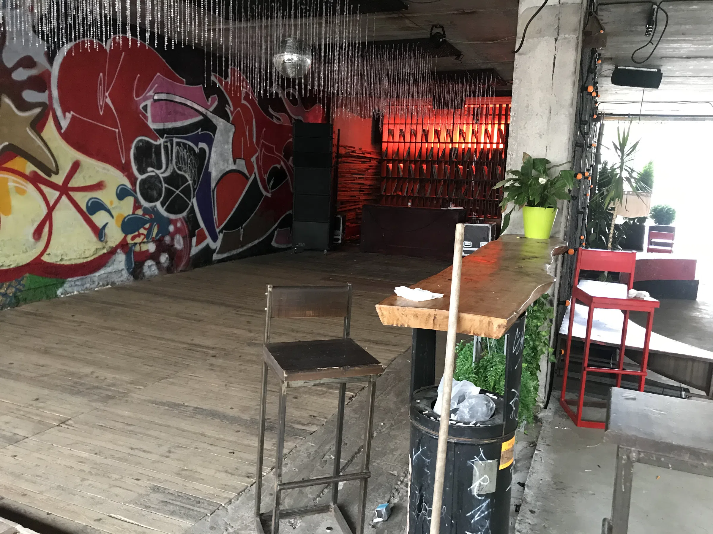 Ретро клуб с декором, фото 14