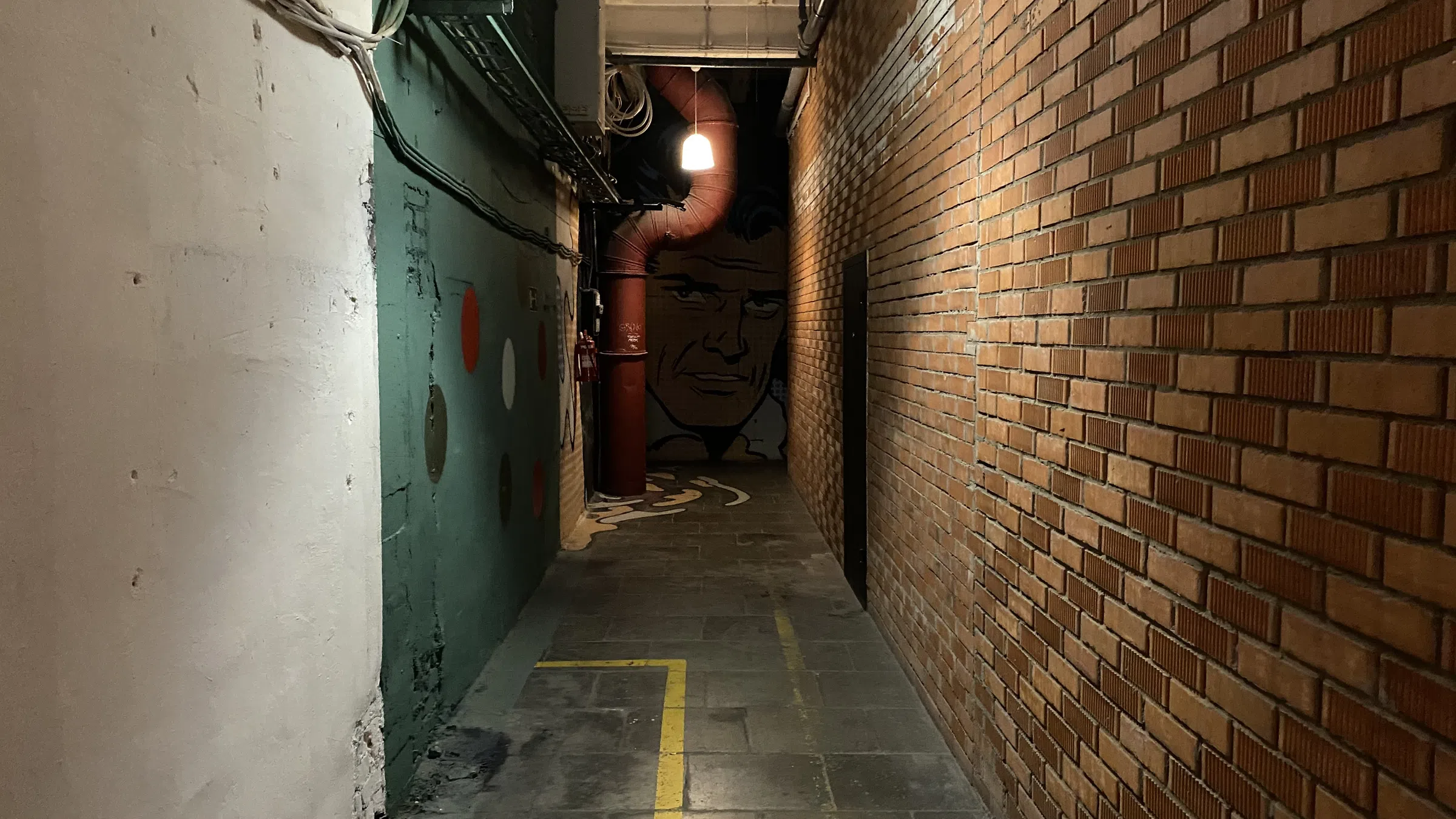 Заброшенная галерея граффити, фото 1