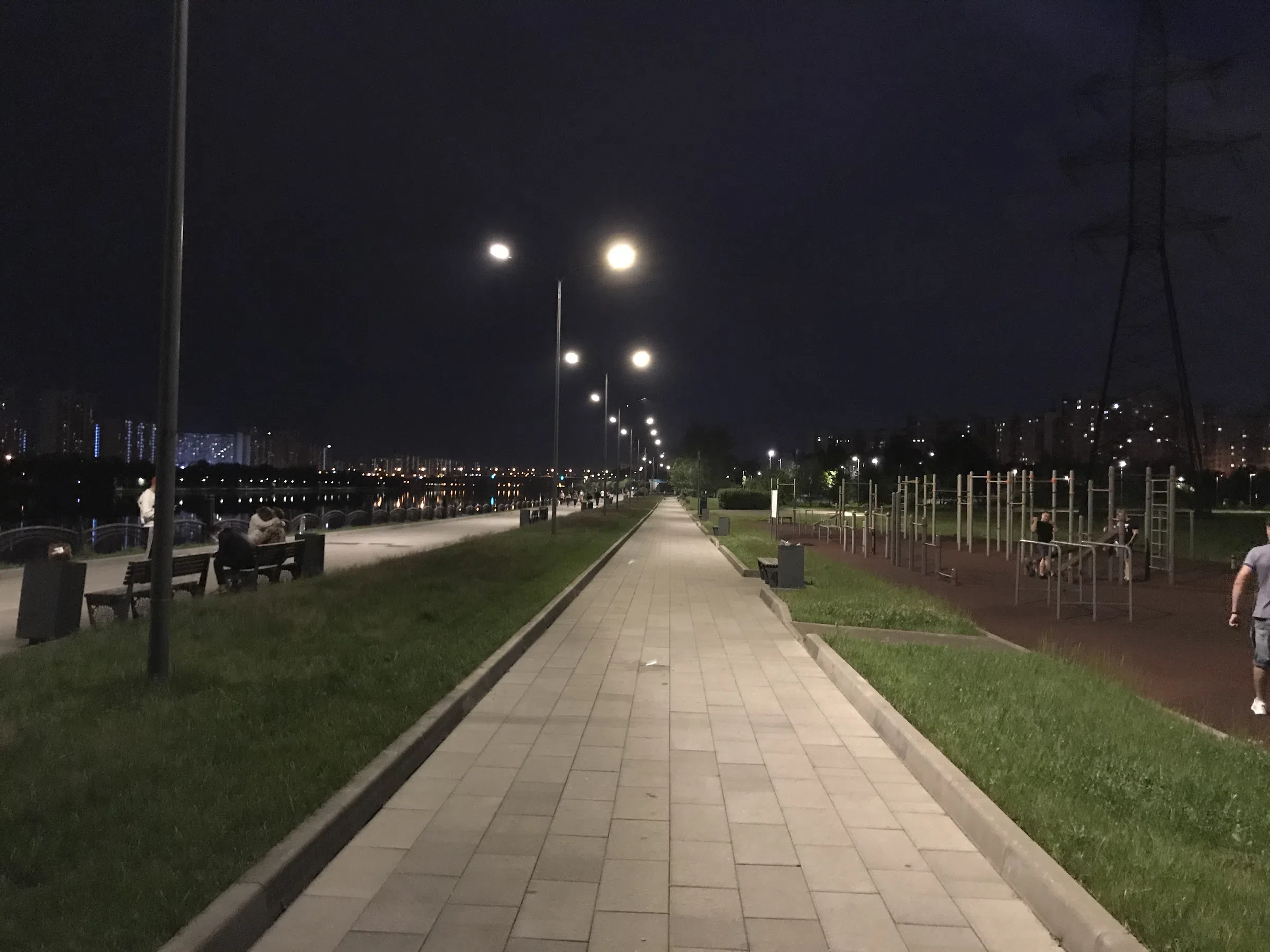Набережная с мерцающими огнями, фото 13