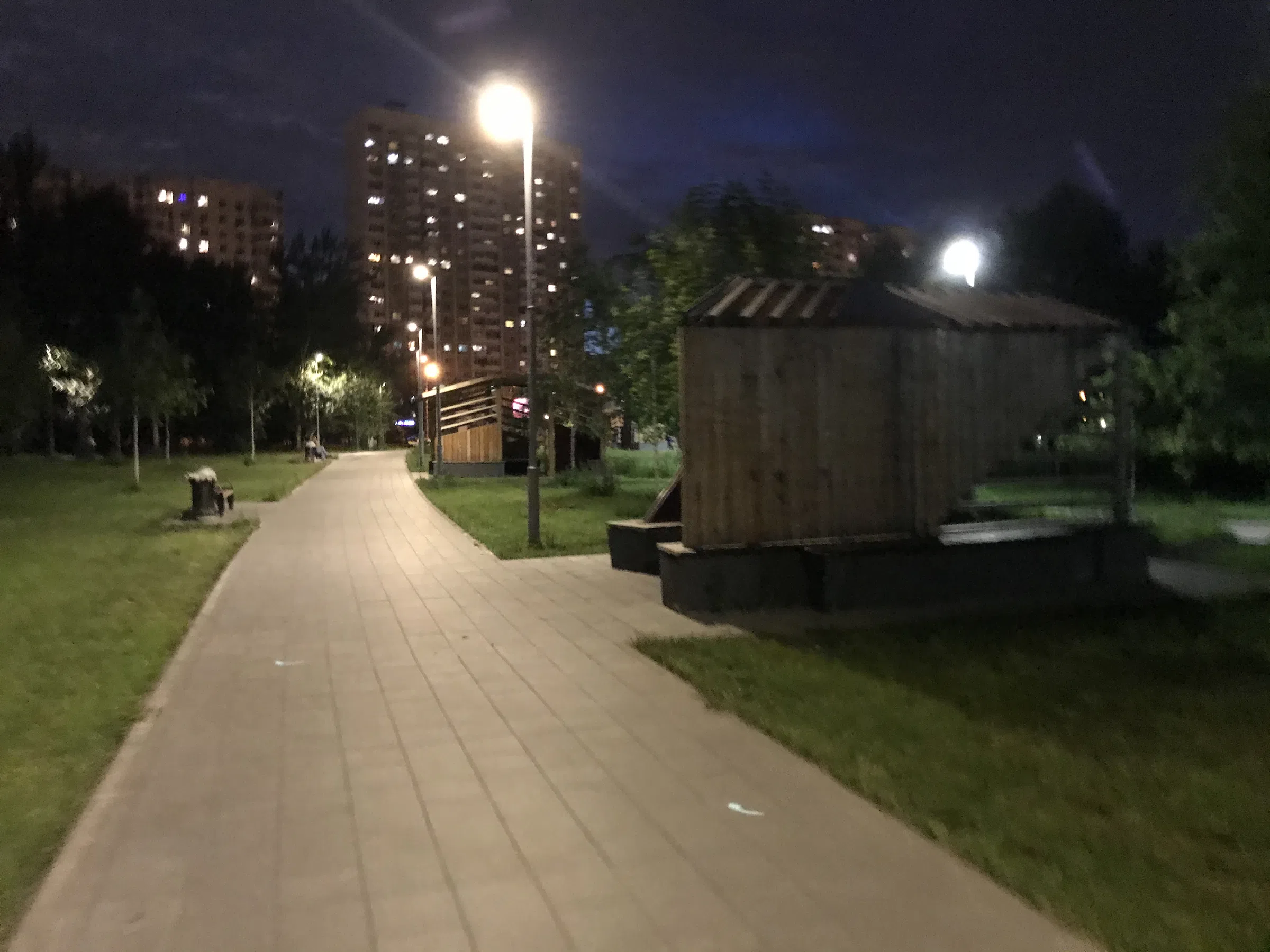 Набережная с мерцающими огнями, фото 23