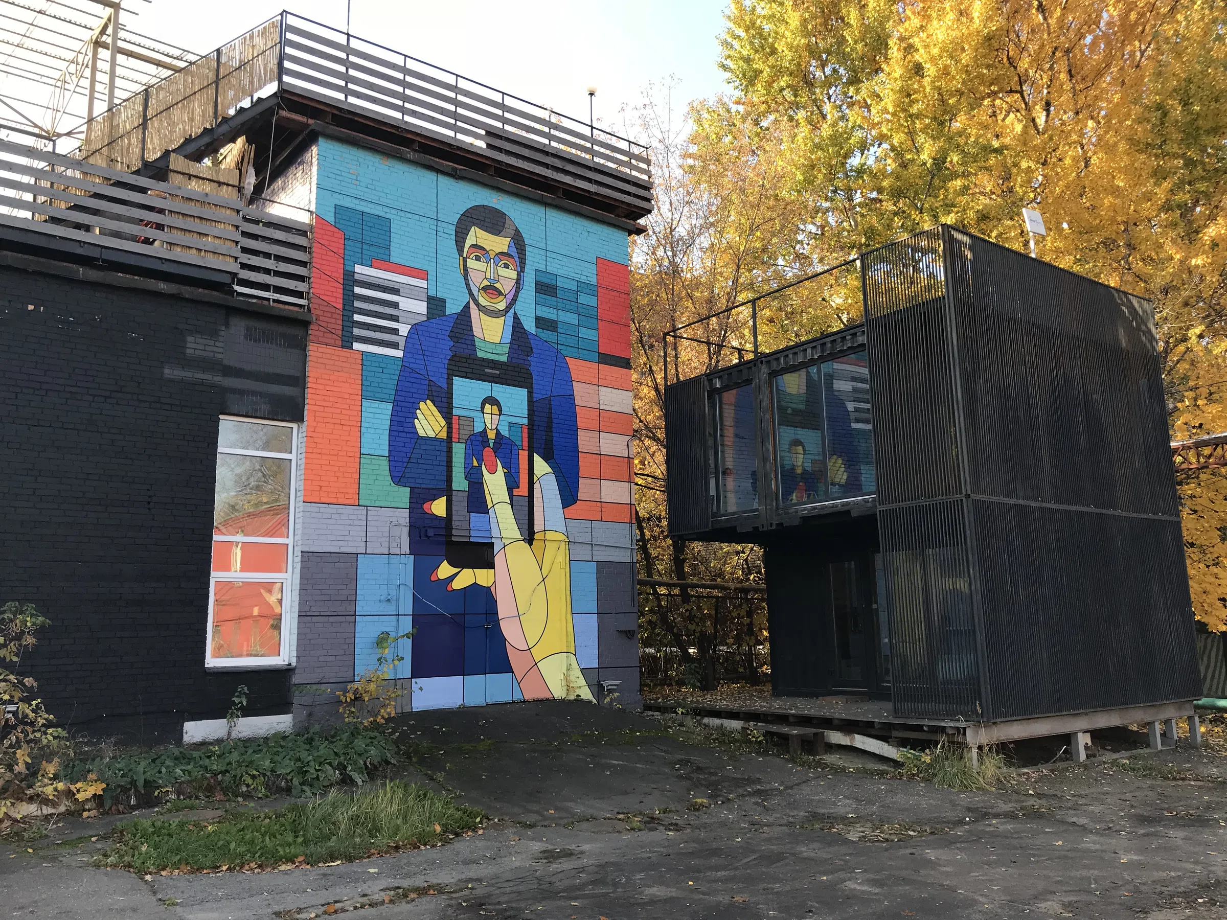 Заводской двор с граффити, фото 17