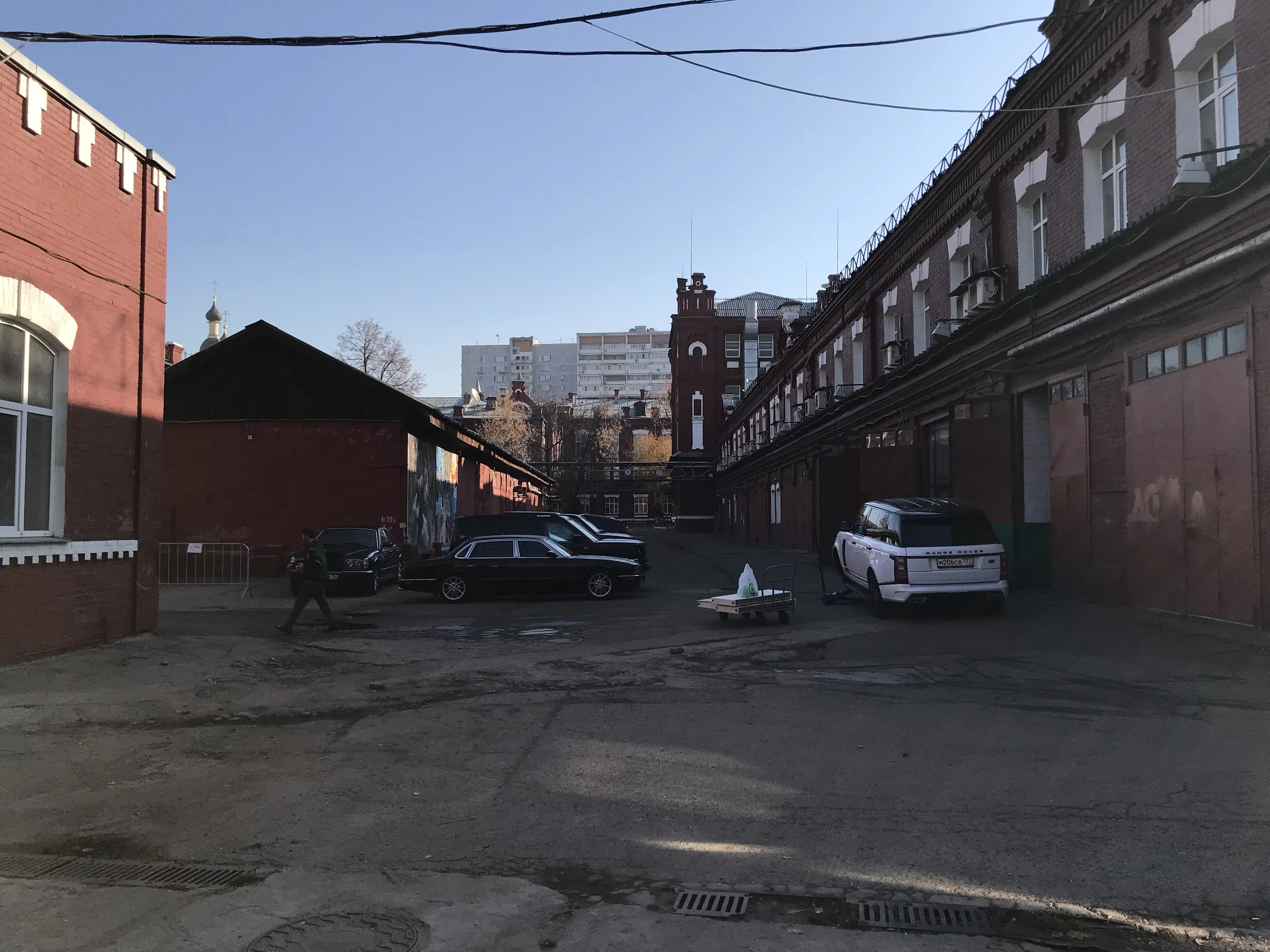 Заводской двор с граффити, фото 15