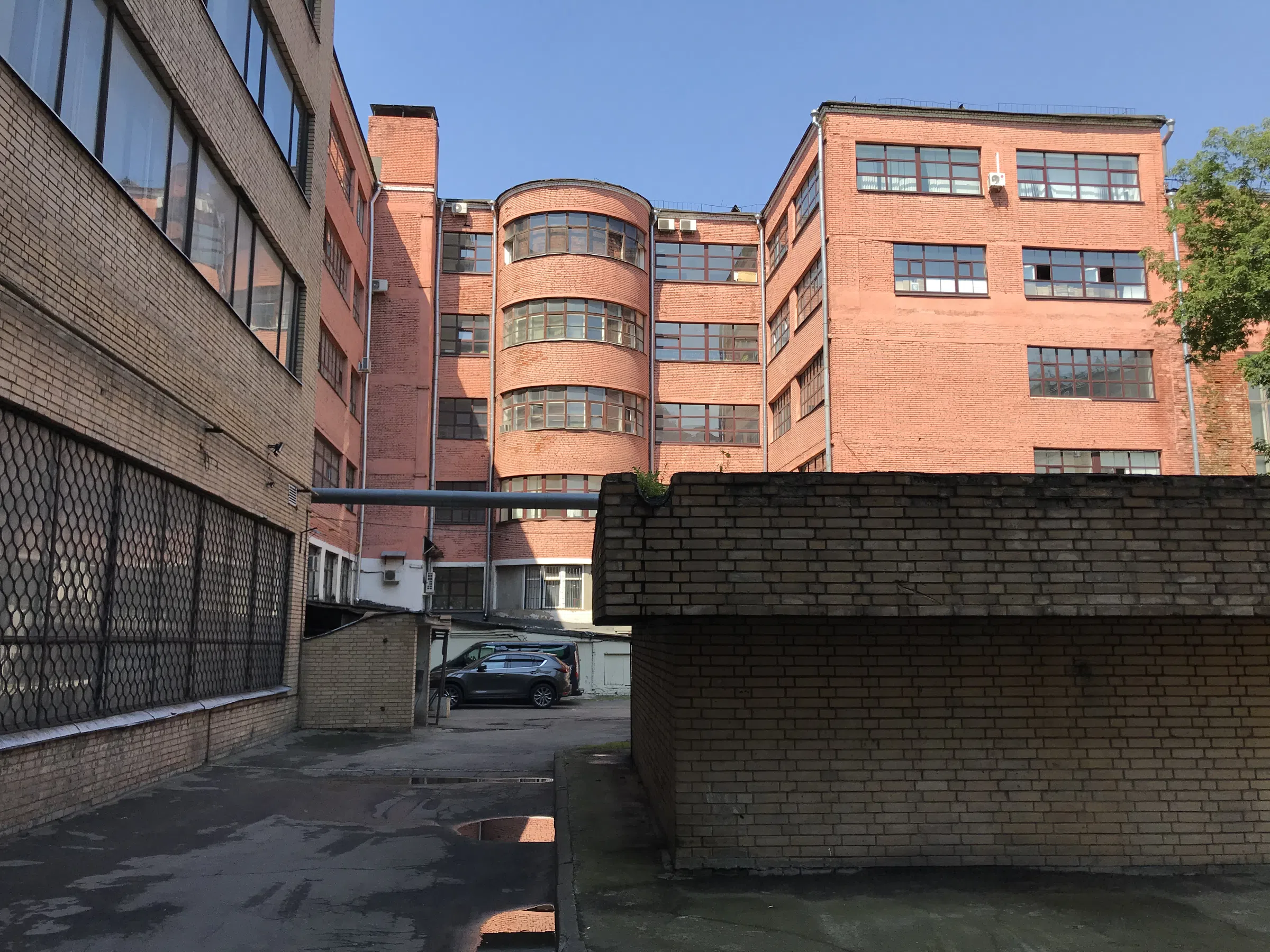 Университетский дворик, фото 1