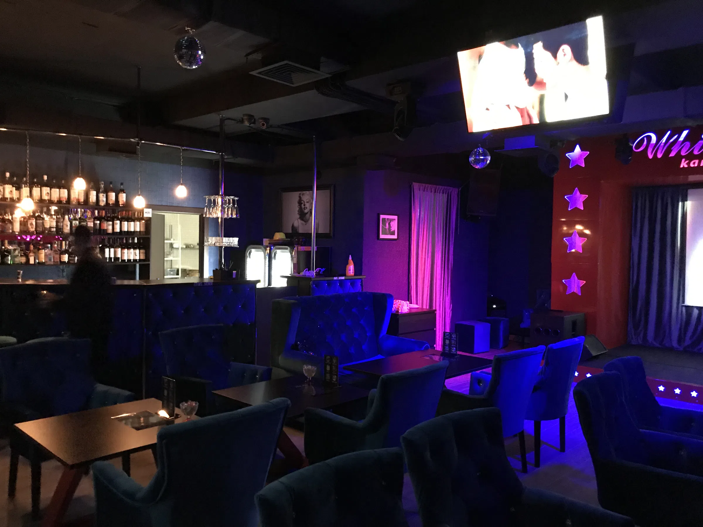 Караоке клуб с неоном, фото 12