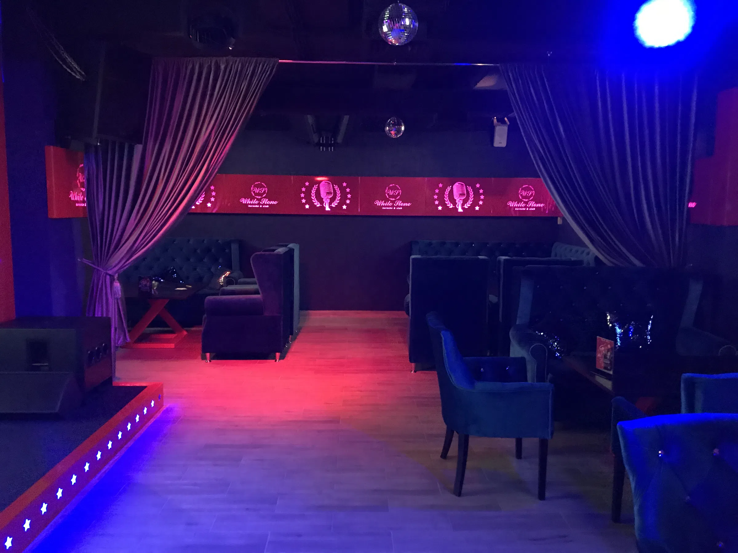 Караоке клуб с неоном, фото 7