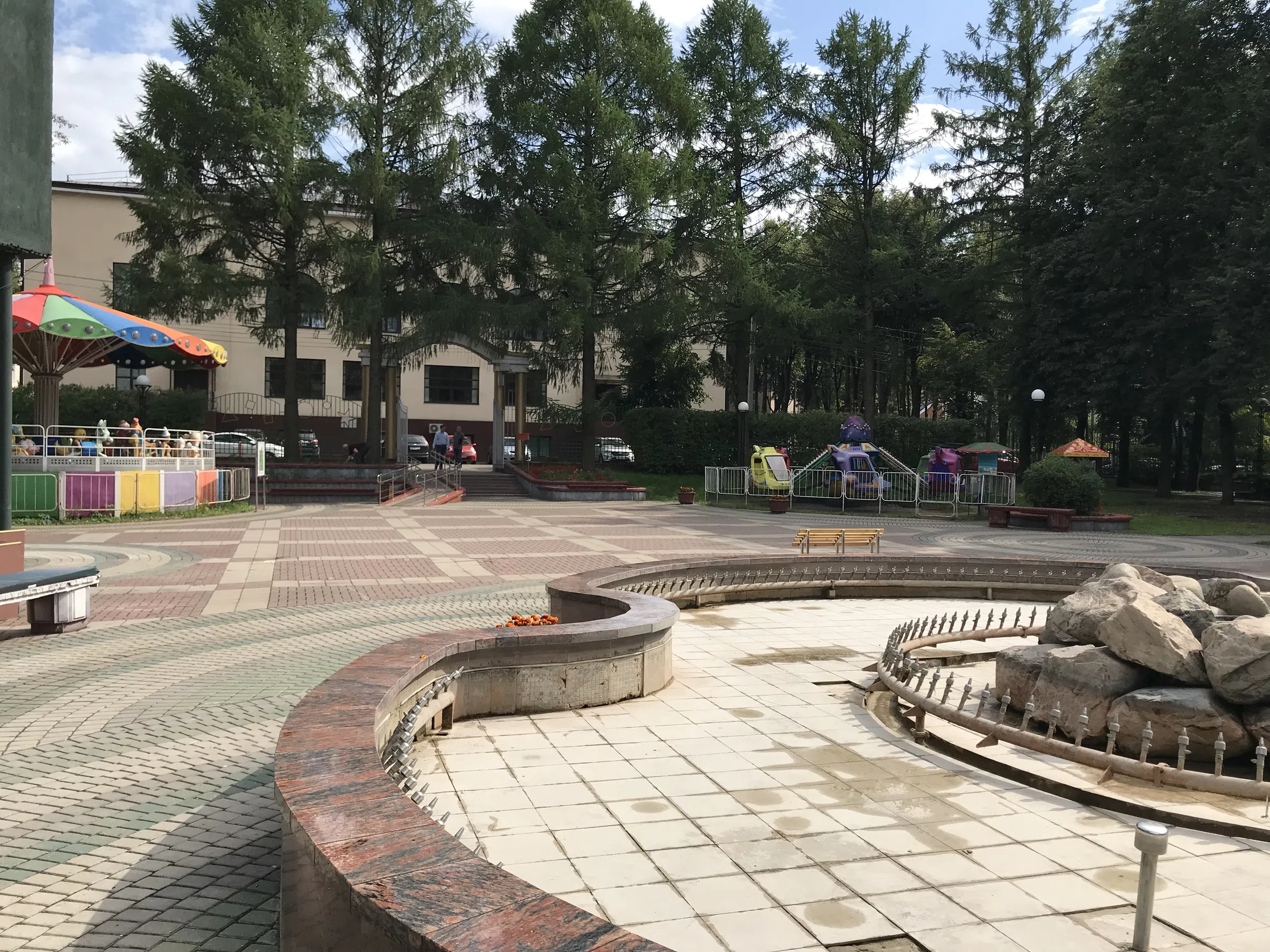 Парк с аттракционами и колесом, фото 7