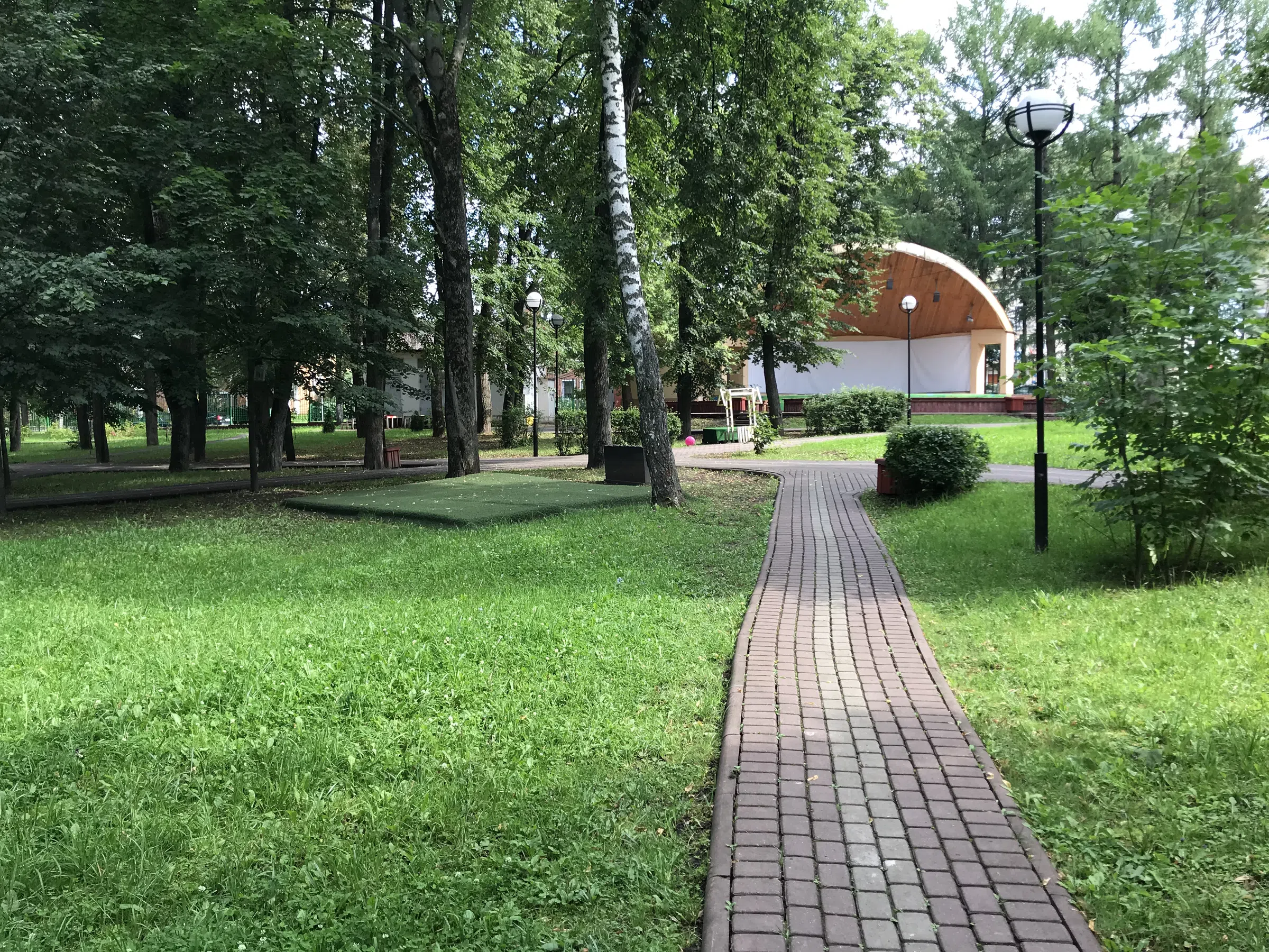 Парк с аттракционами и колесом, фото 22