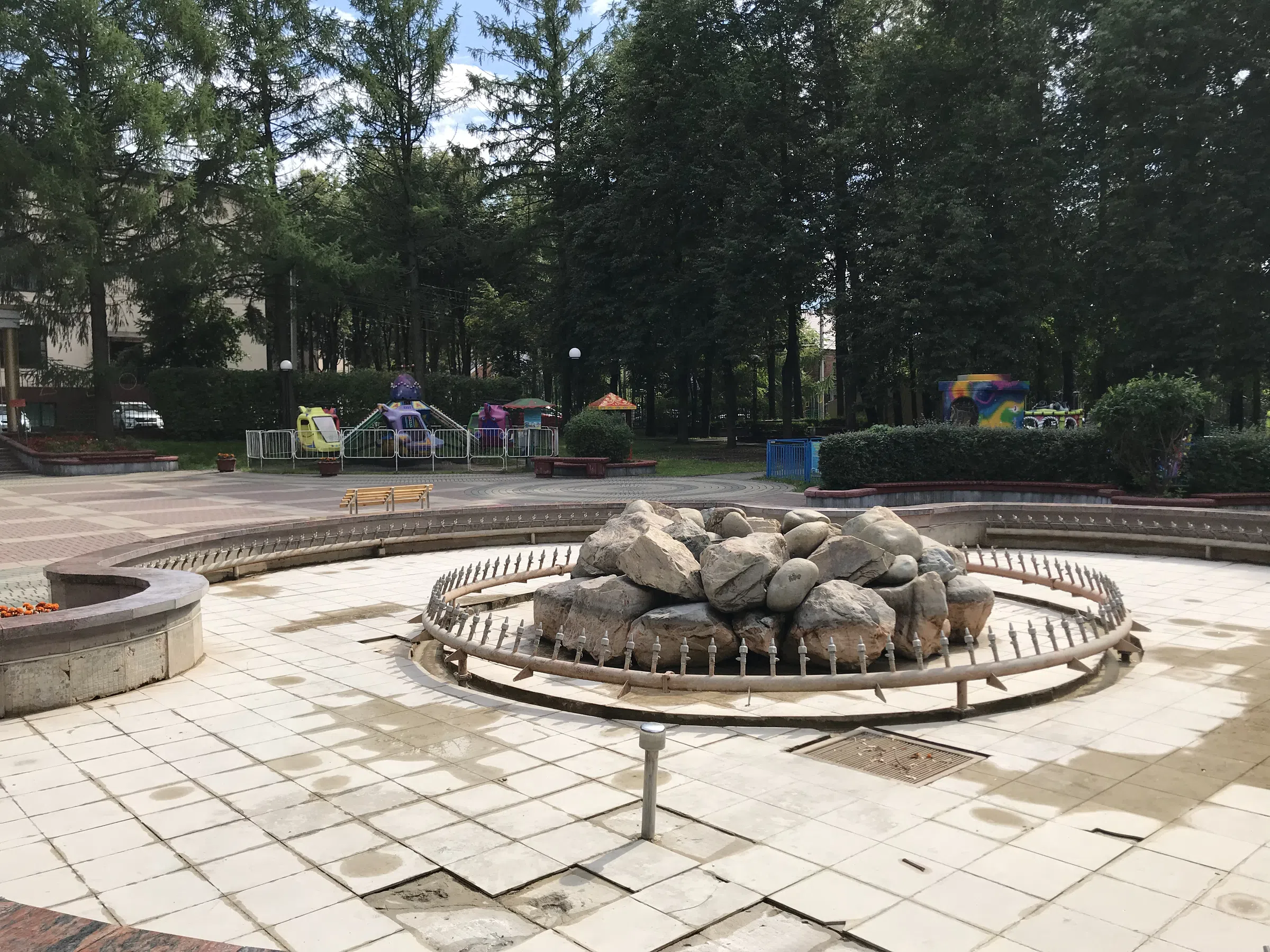 Парк с аттракционами и колесом, фото 8