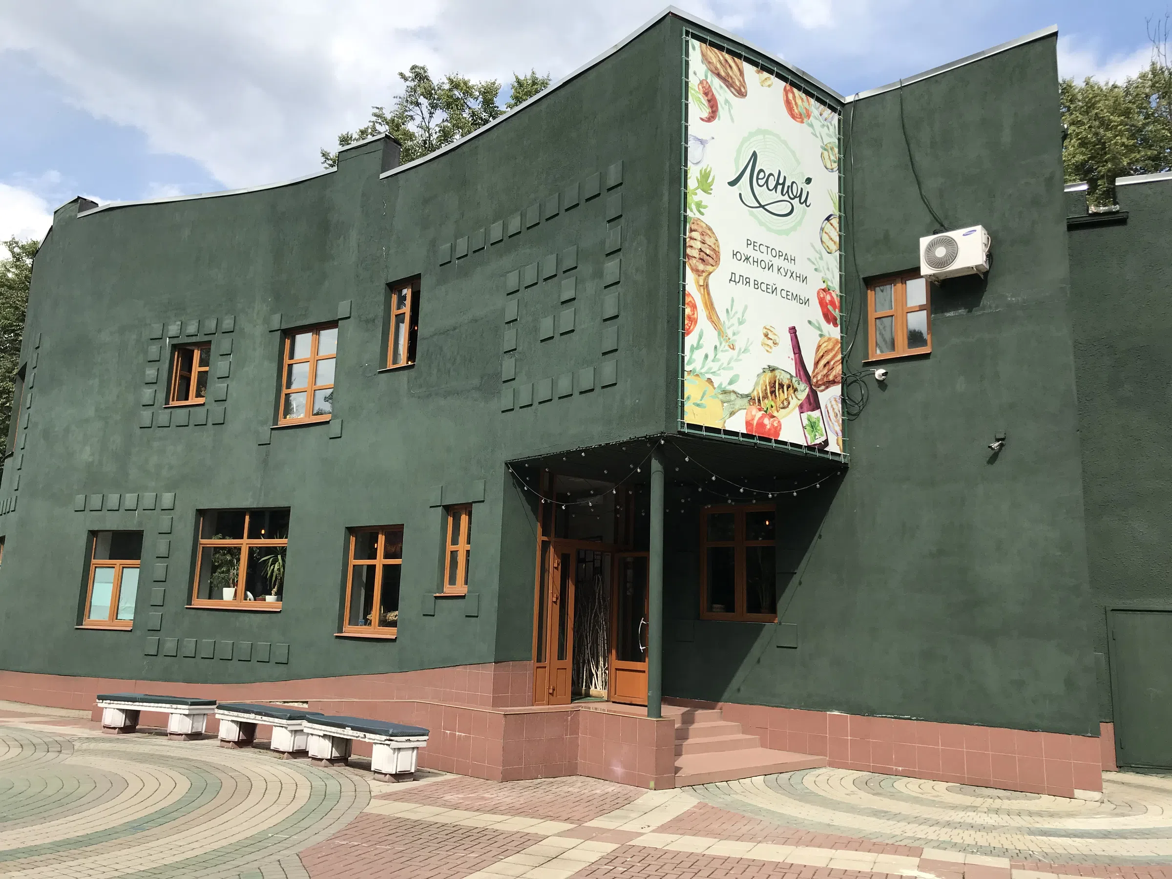 Парк с аттракционами и колесом, фото 6