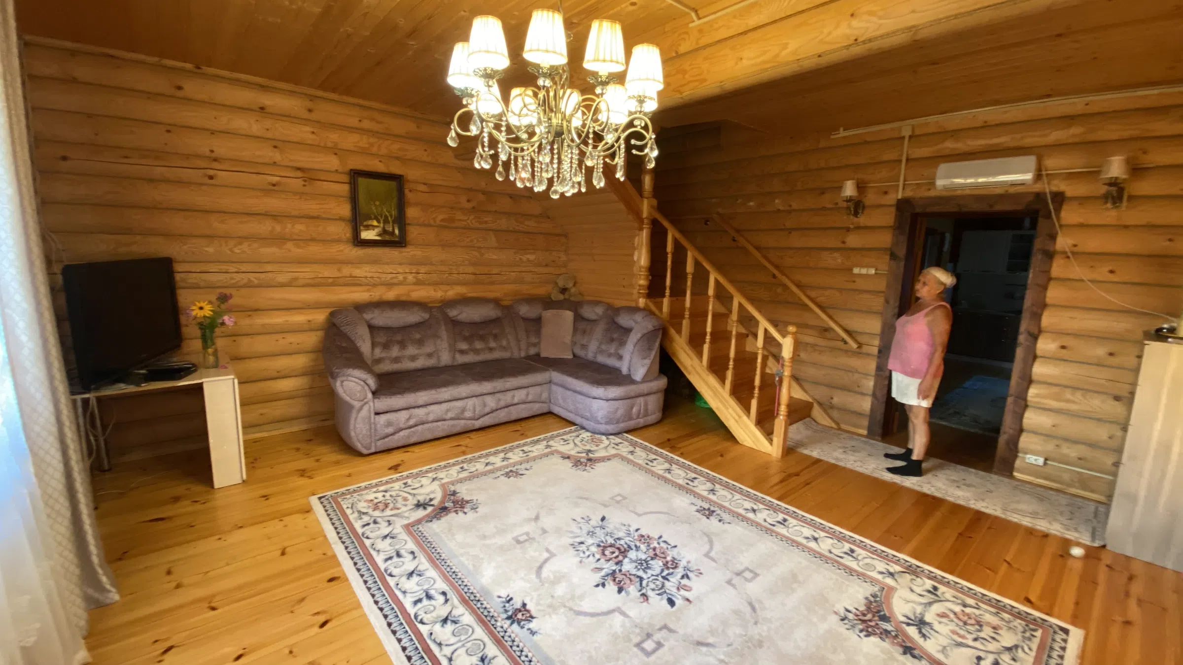 Деревенский дом со срубом, фото 6