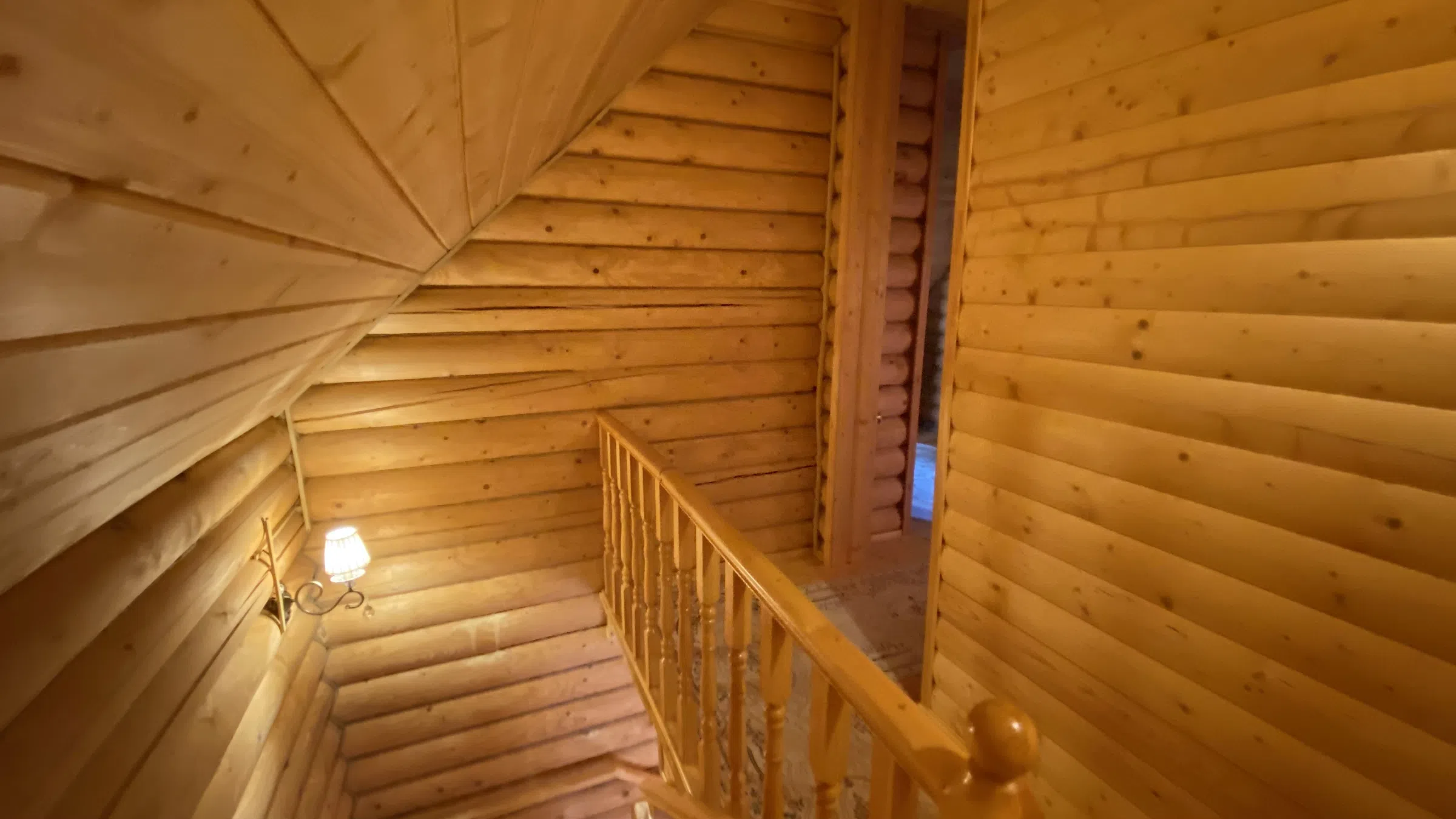 Деревенский дом со срубом, фото 10