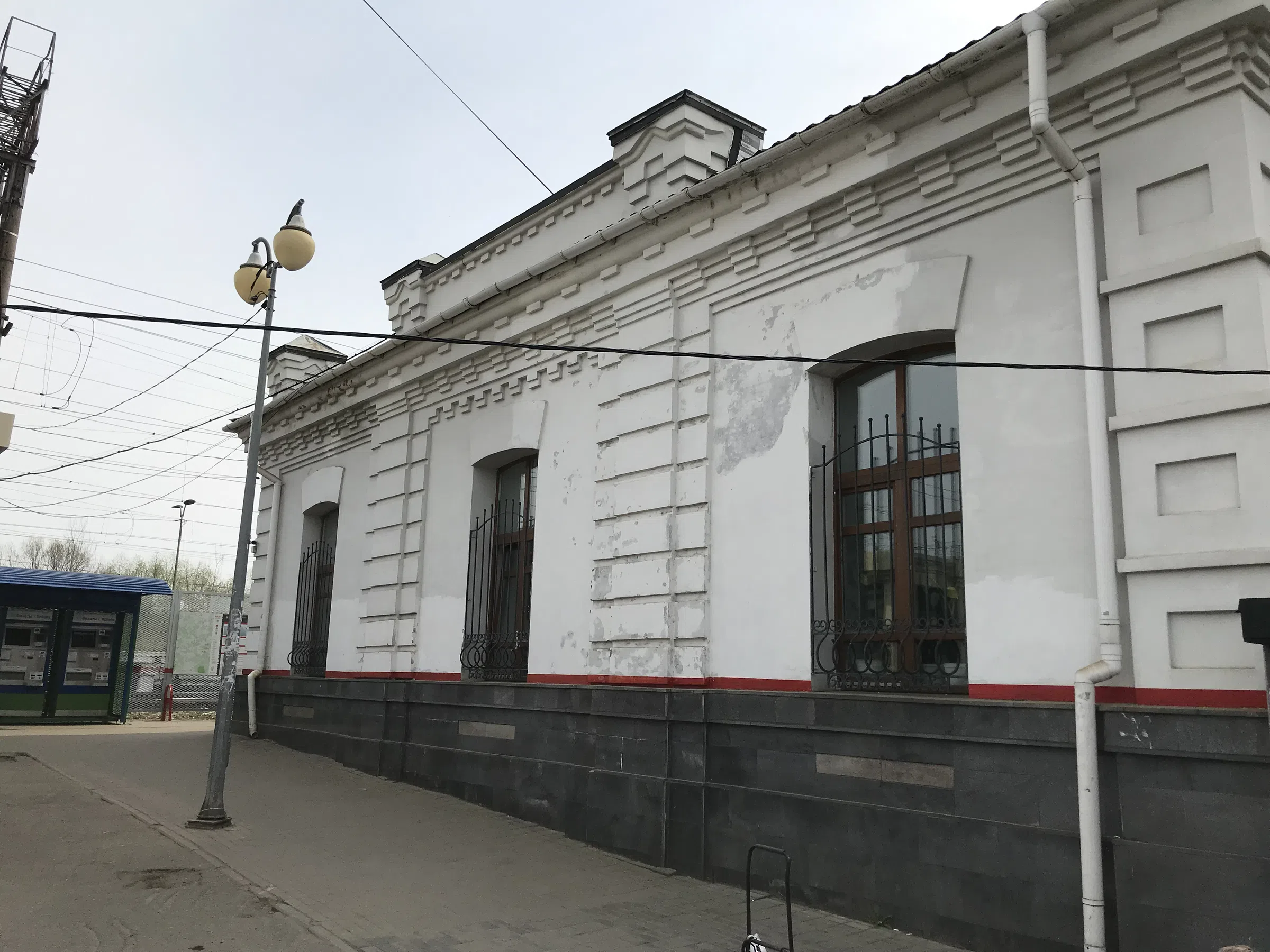 Белый вокзал с рельсами, фото 12