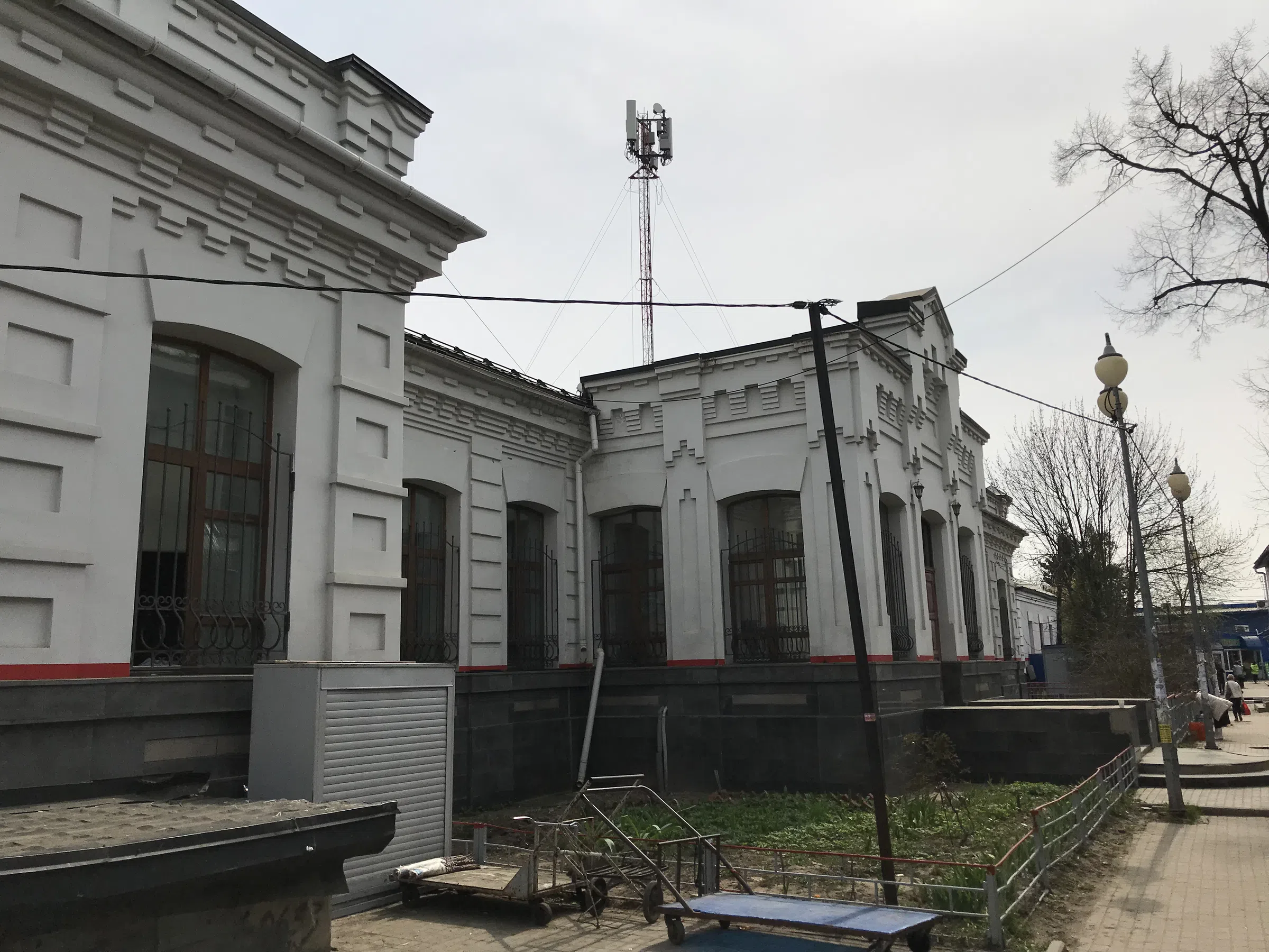 Белый вокзал с рельсами, фото 11