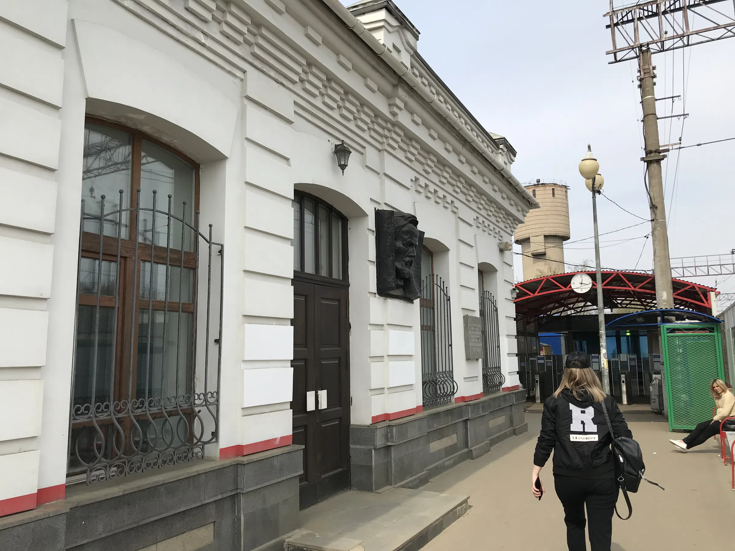 Белый вокзал с рельсами, фото 9