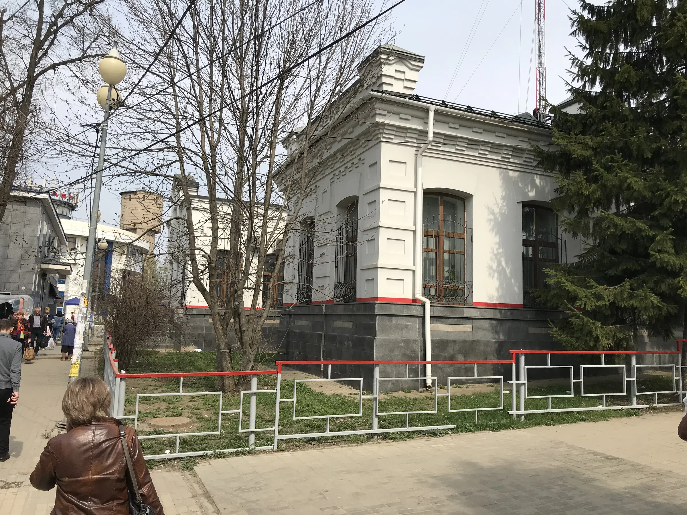 Белый вокзал с рельсами, фото 17