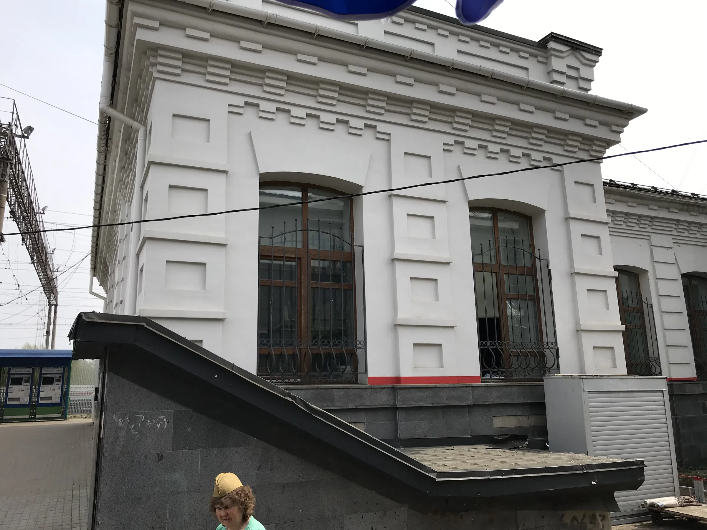 Белый вокзал с рельсами, фото 10