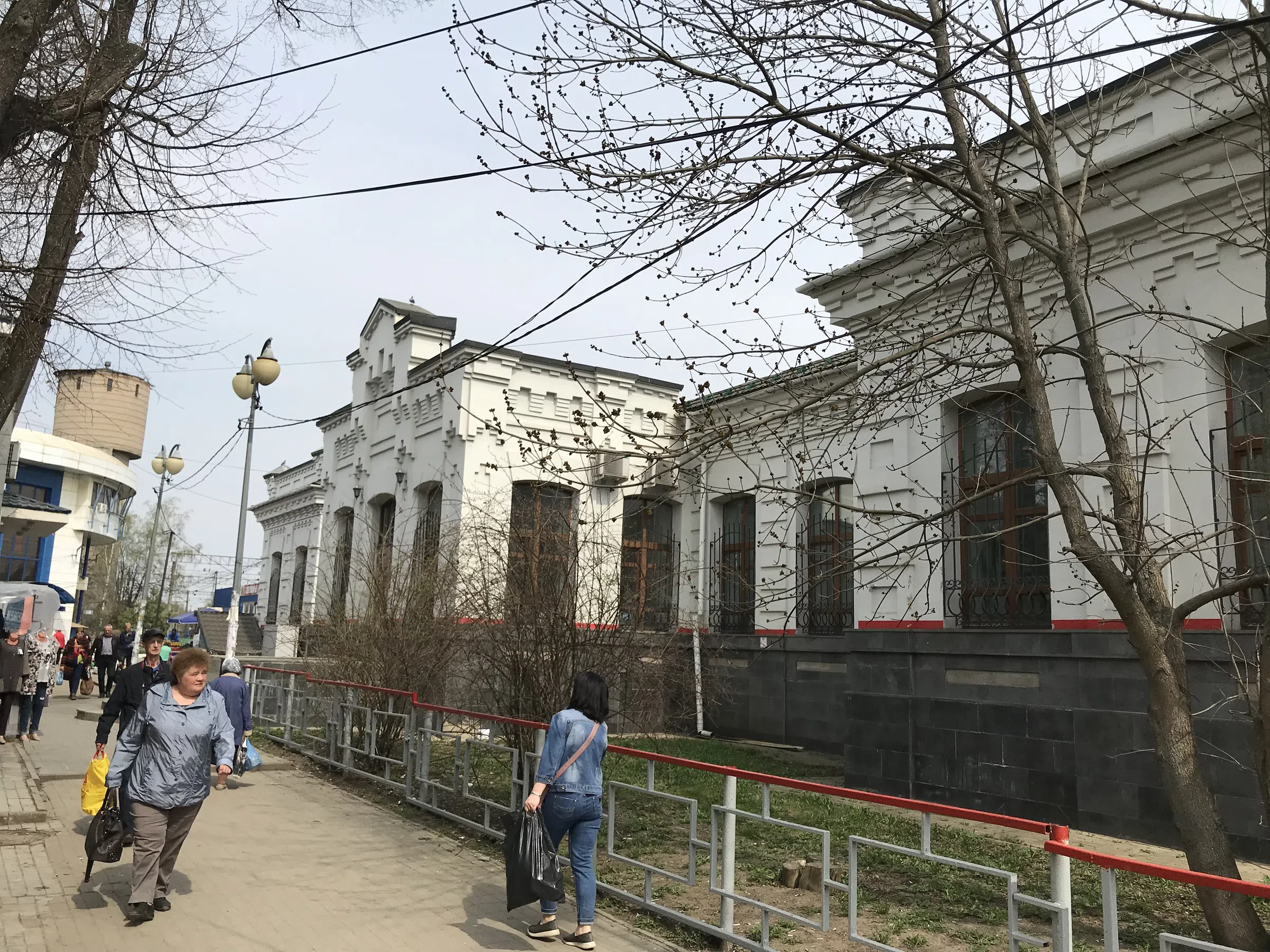 Белый вокзал с рельсами, фото 16