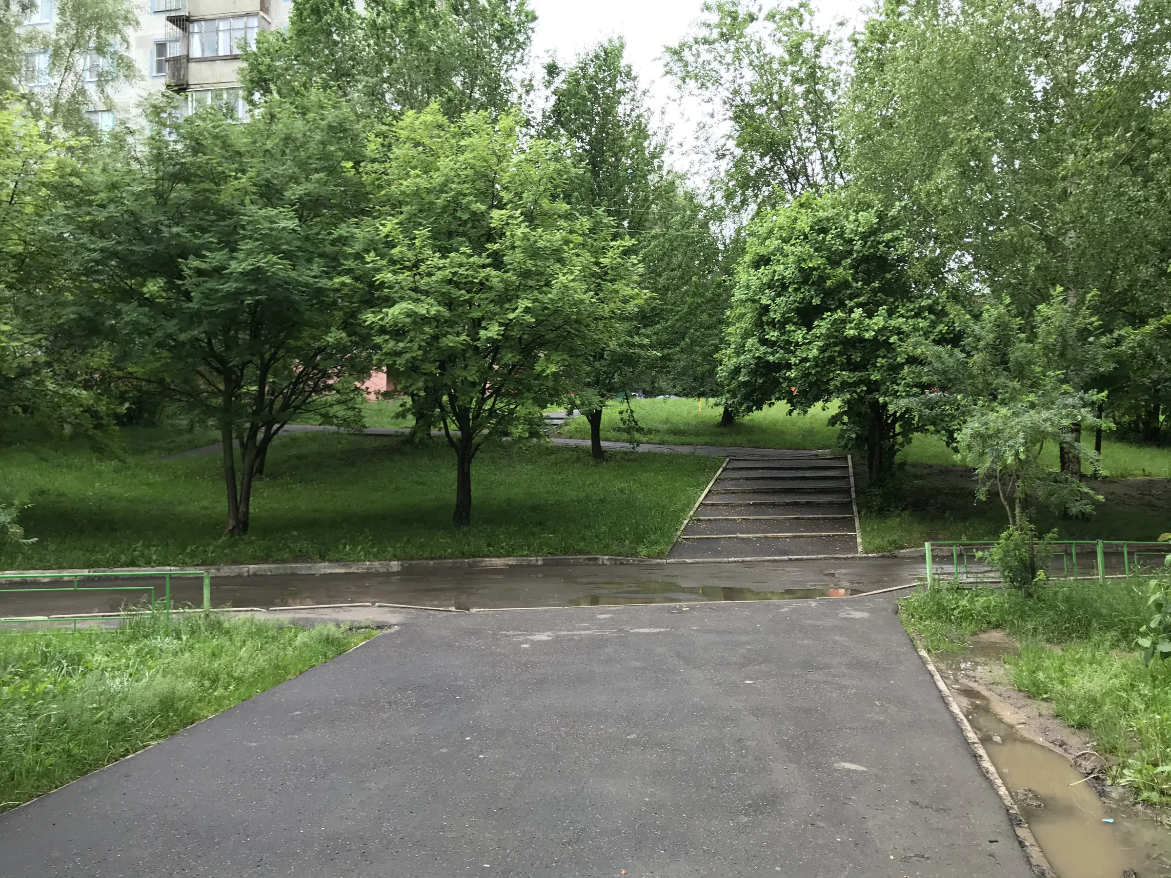 Панелька с двориком, фото 7