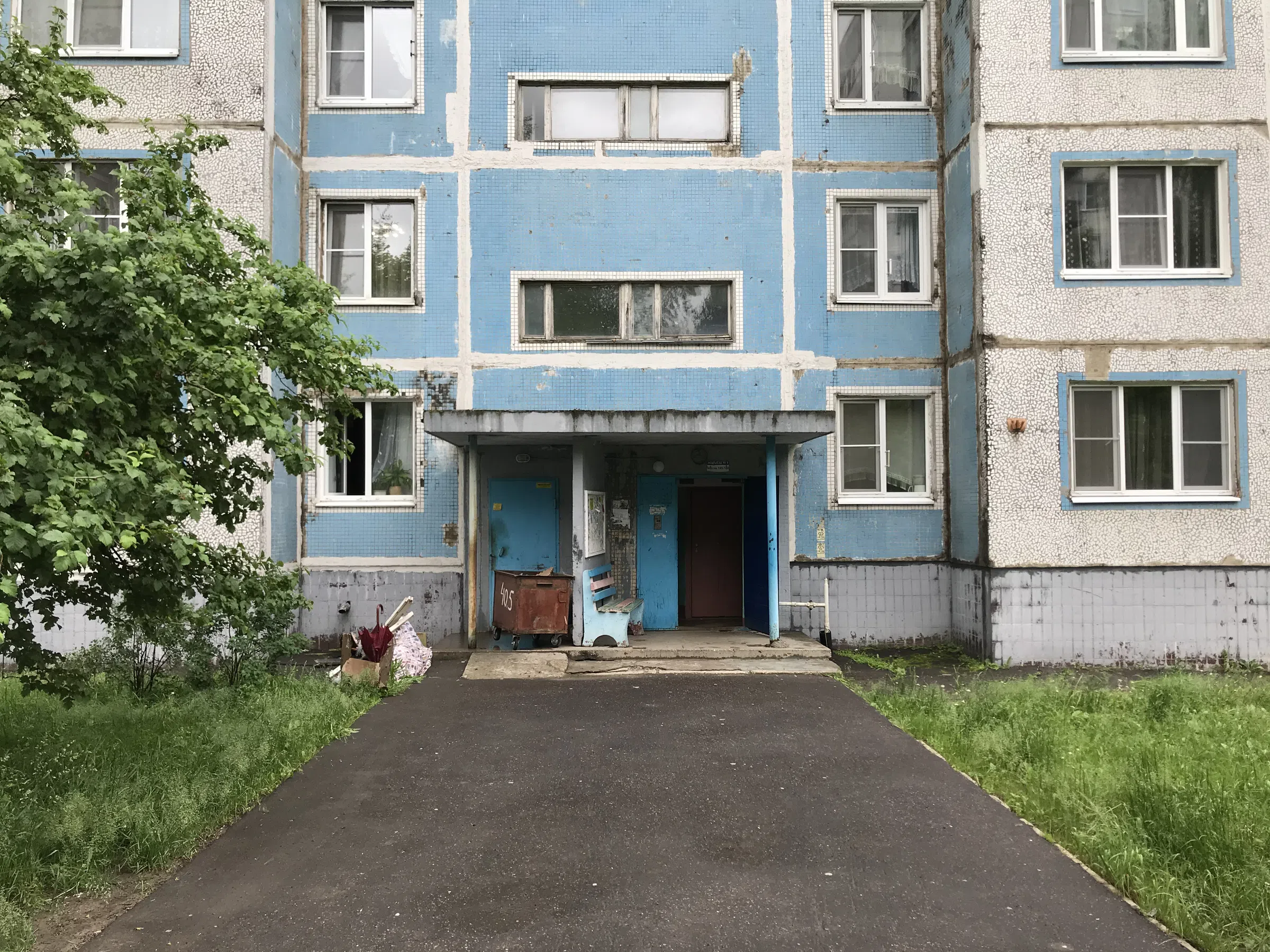 Панелька с двориком, фото 1