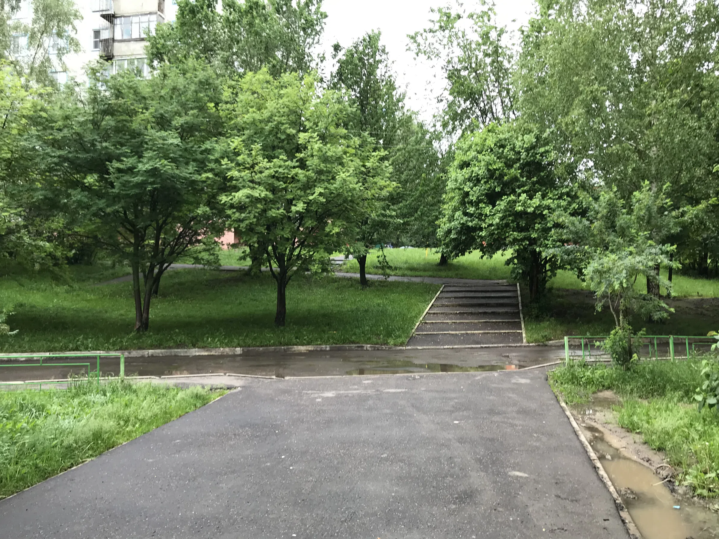 Панелька с двориком, фото 6