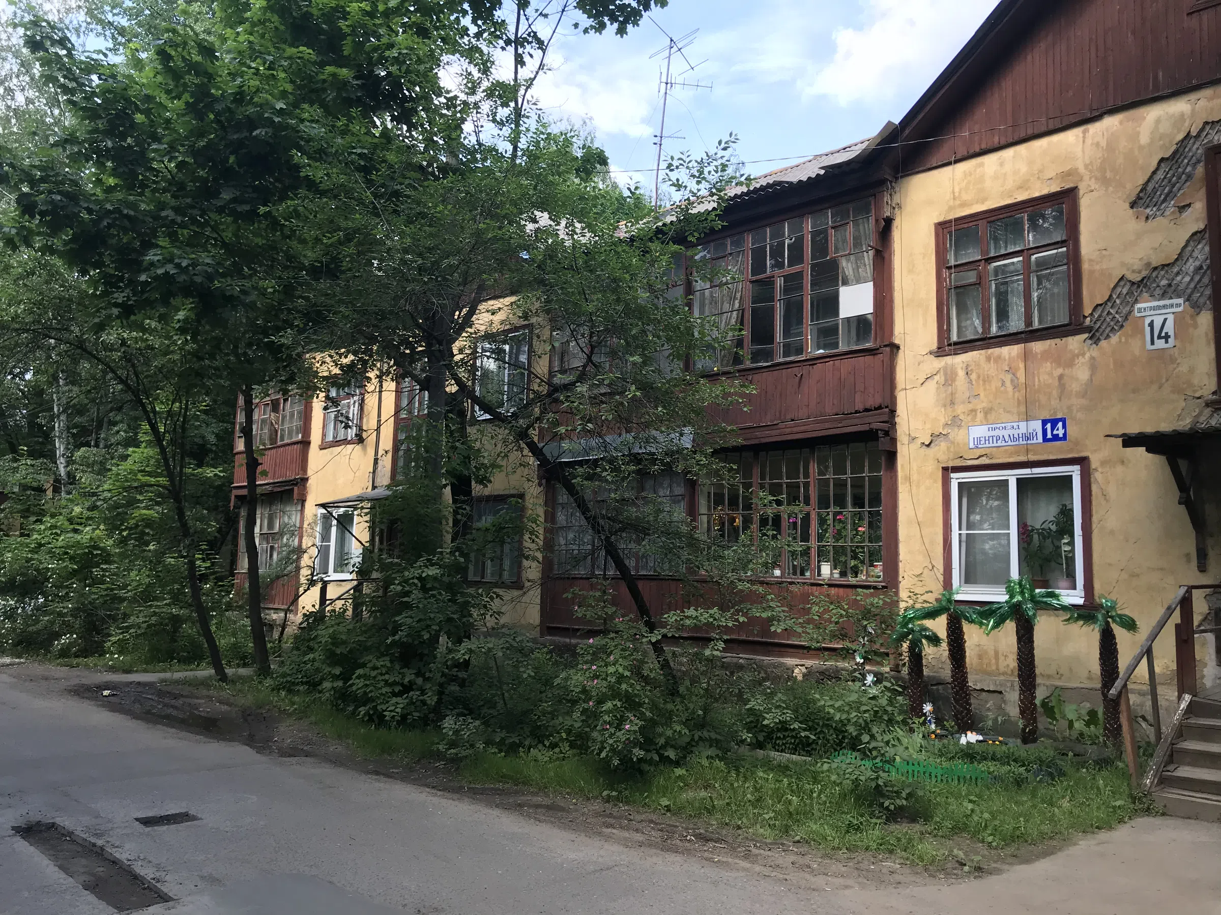 Деревянная сталинка в зелени, фото 8