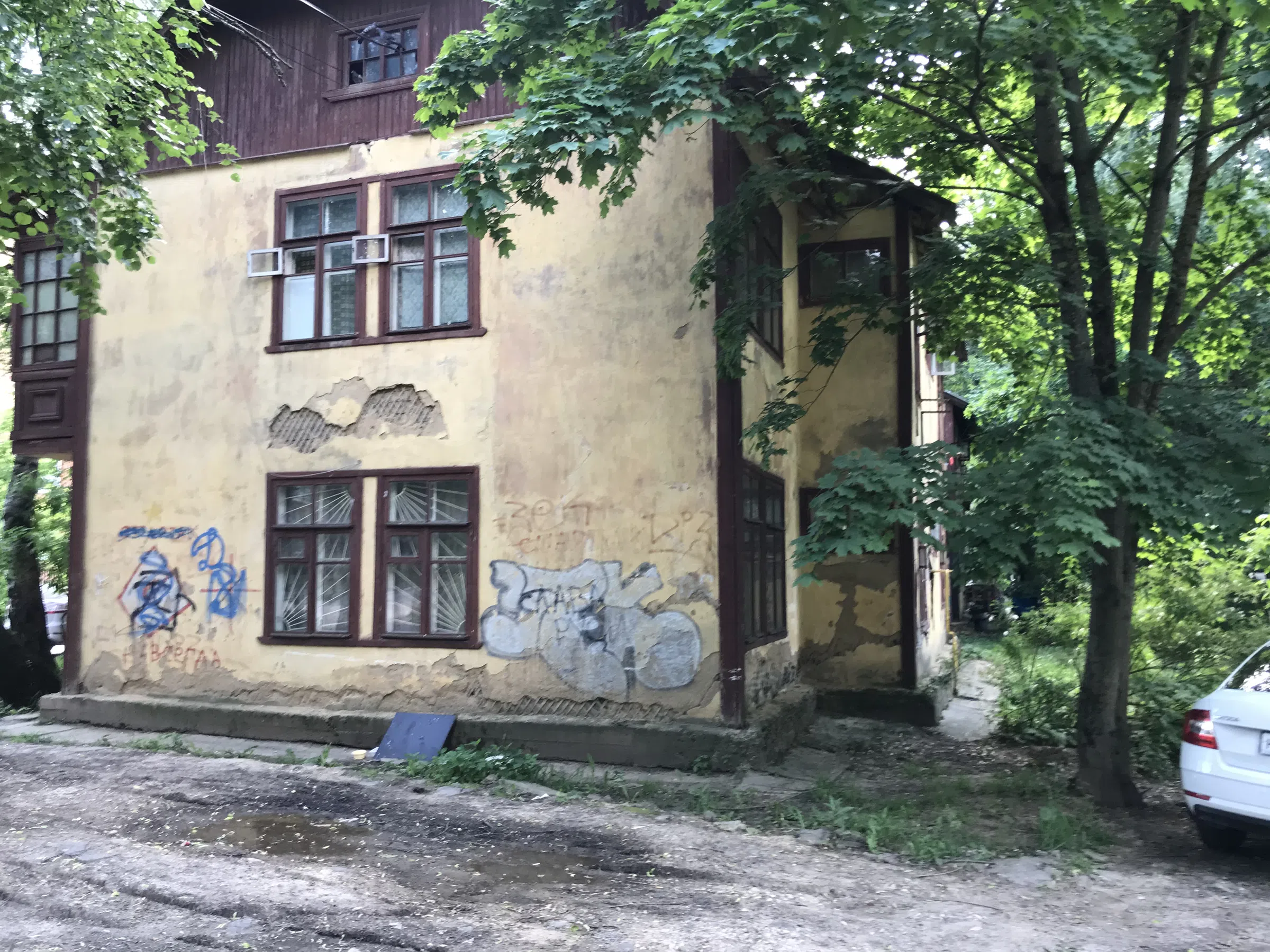 Деревянная сталинка в зелени, фото 12