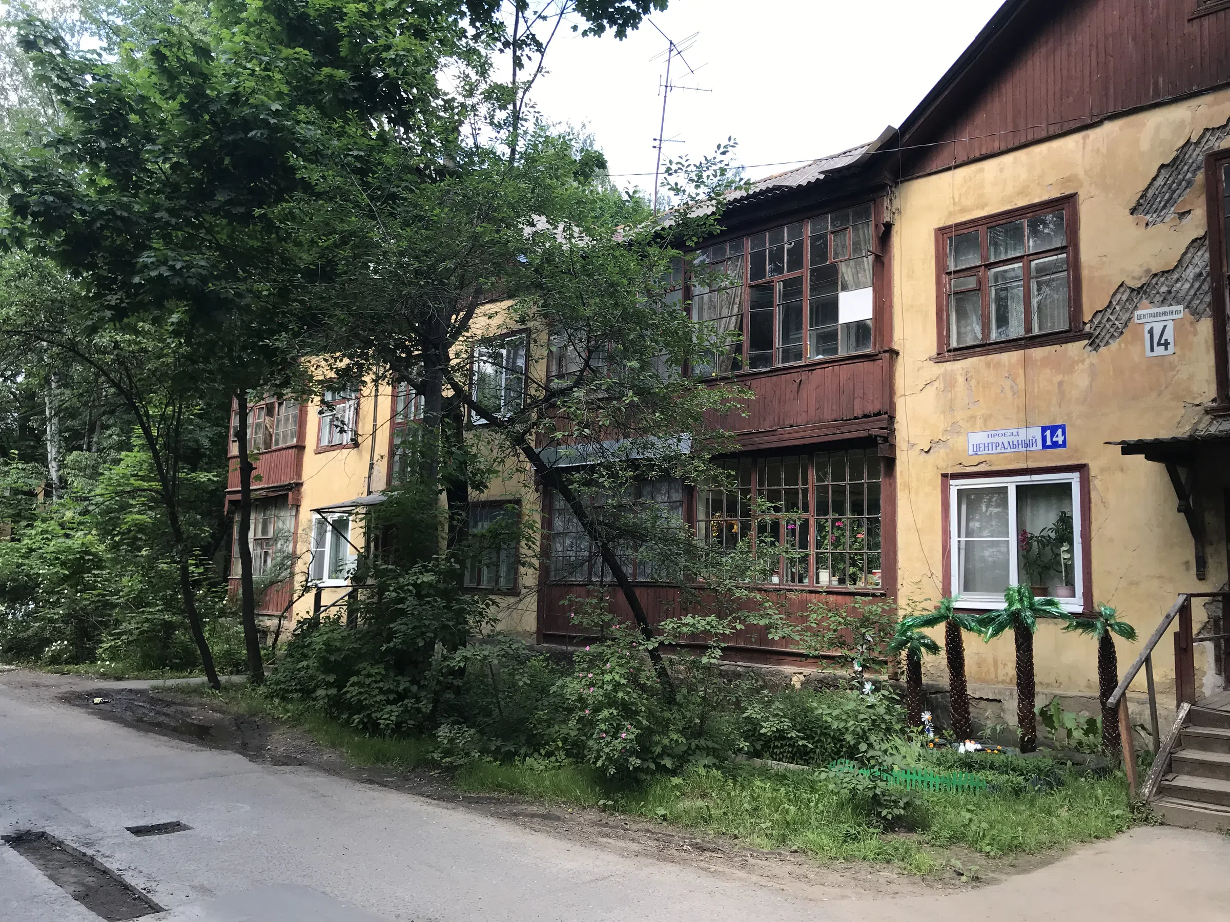 Деревянная сталинка в зелени, фото 7