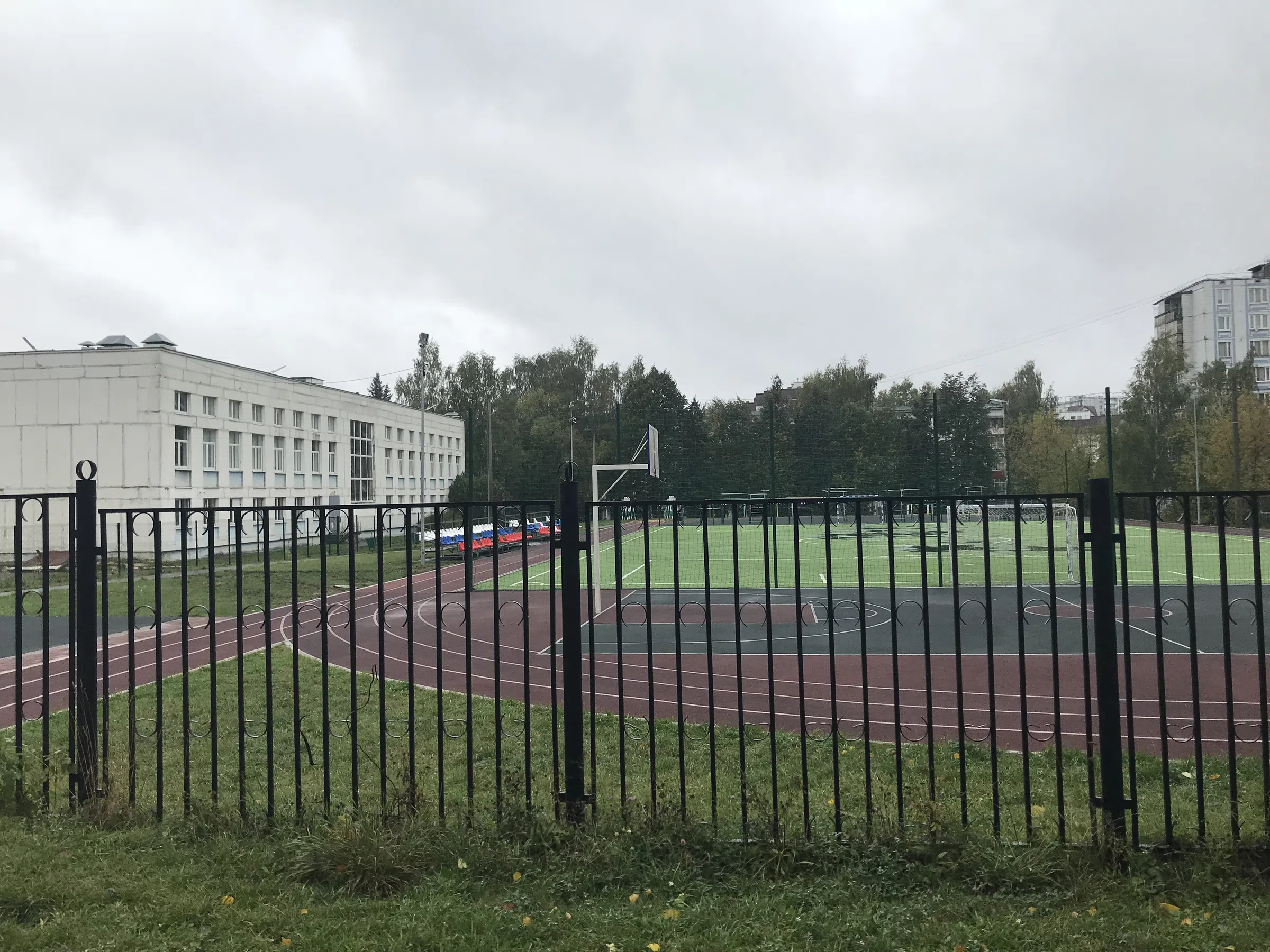 Школа с футбольным полем, фото 3