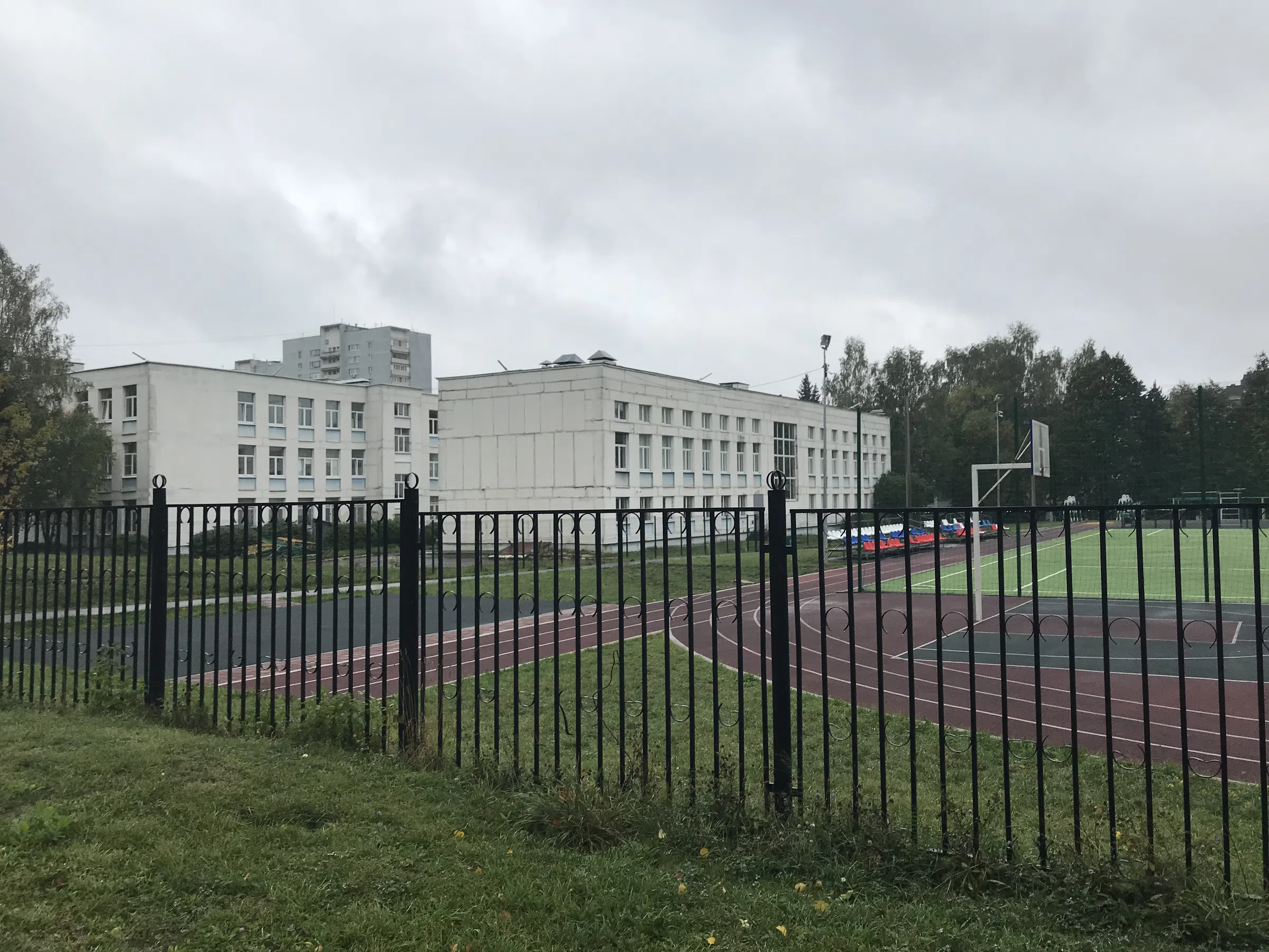 Школа с футбольным полем, фото 2