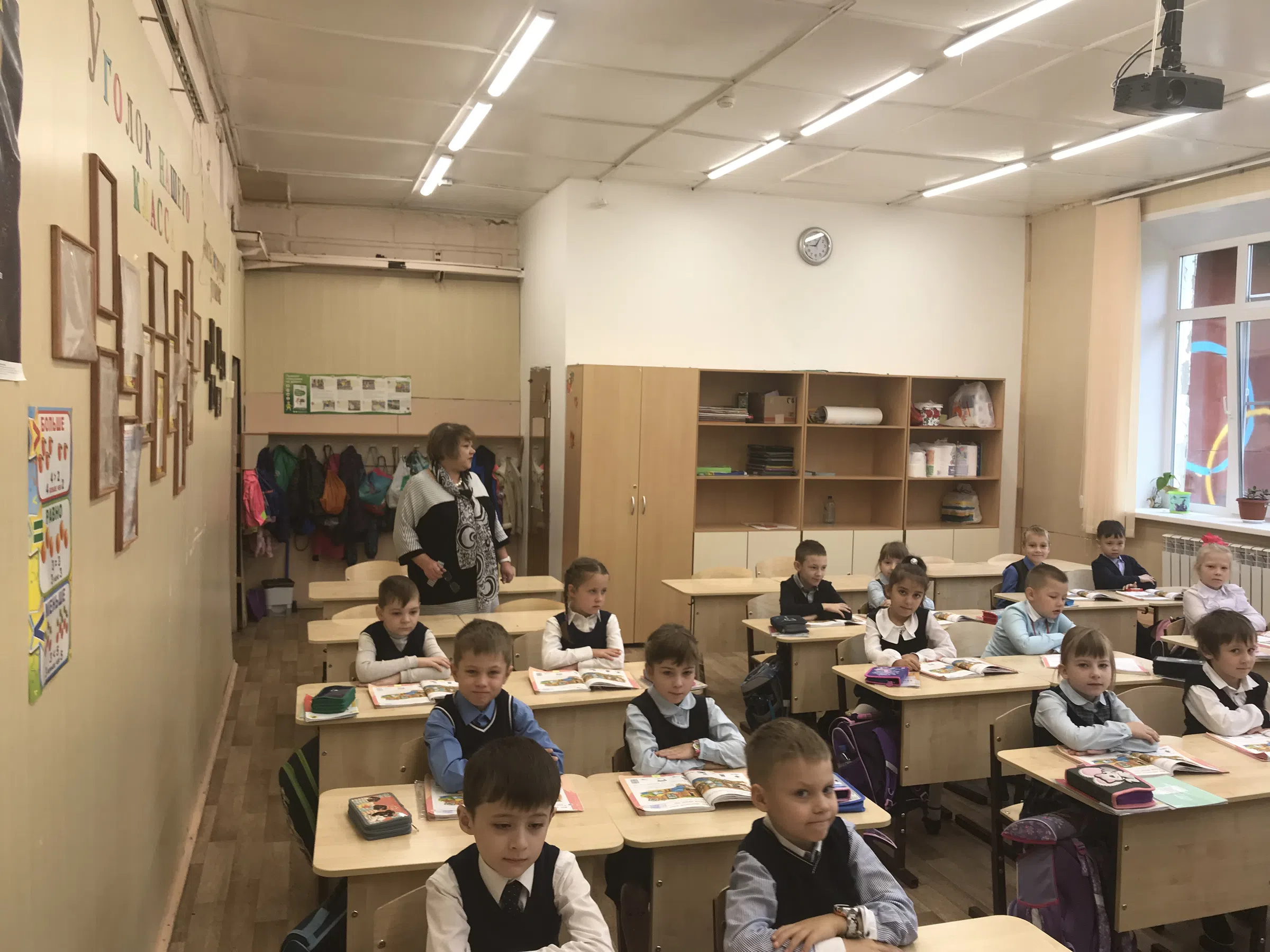 Классическая школа с парадным входом, фото 17