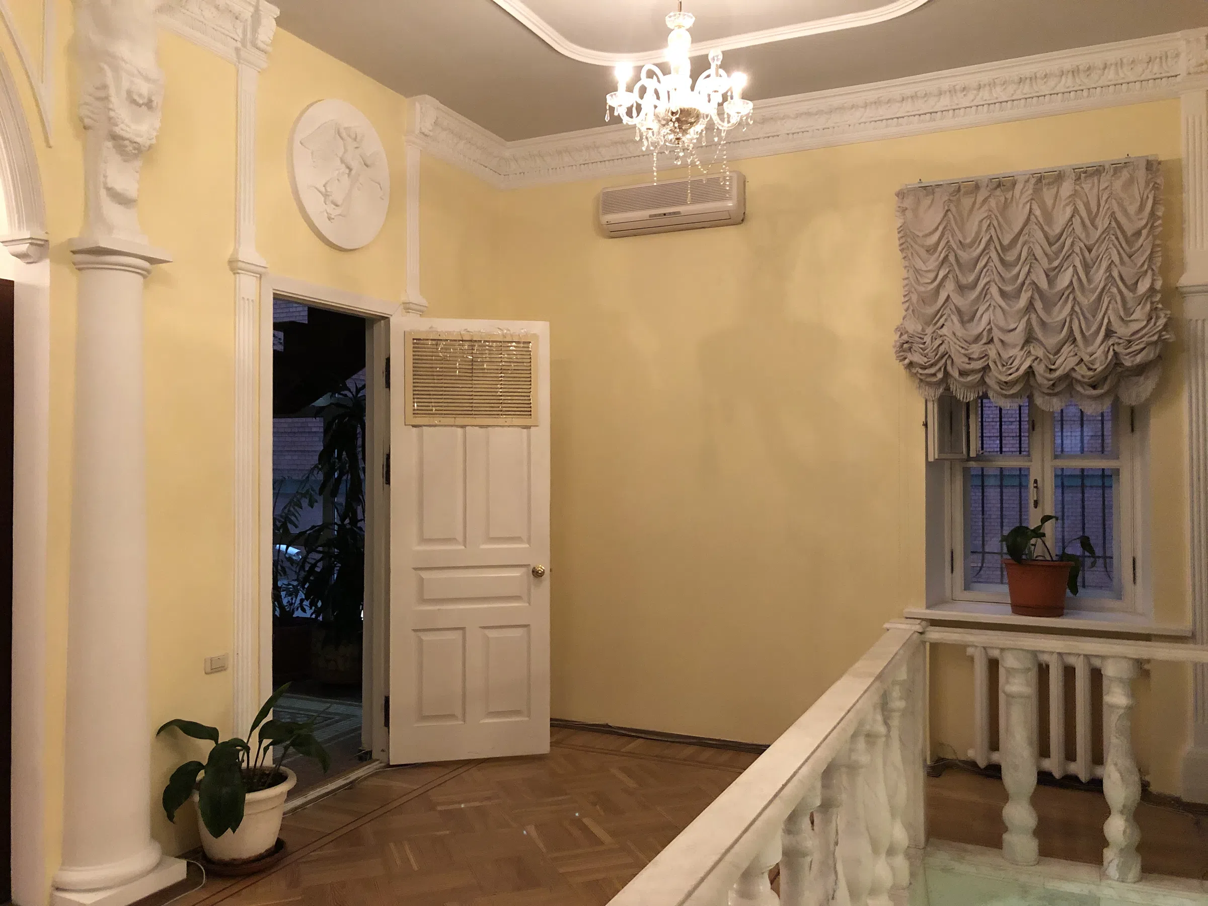 Офис с лепниной и кухней, фото 19