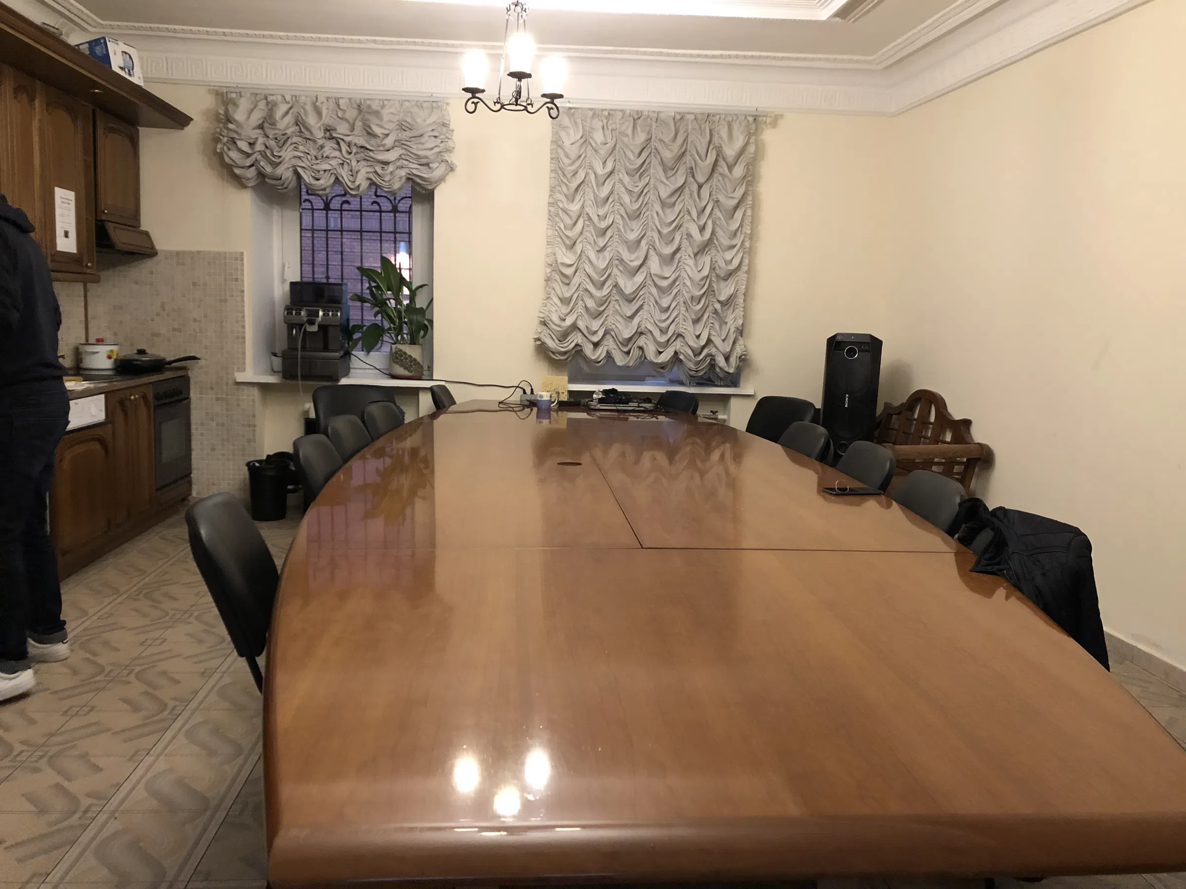 Офис с лепниной и кухней, фото 1