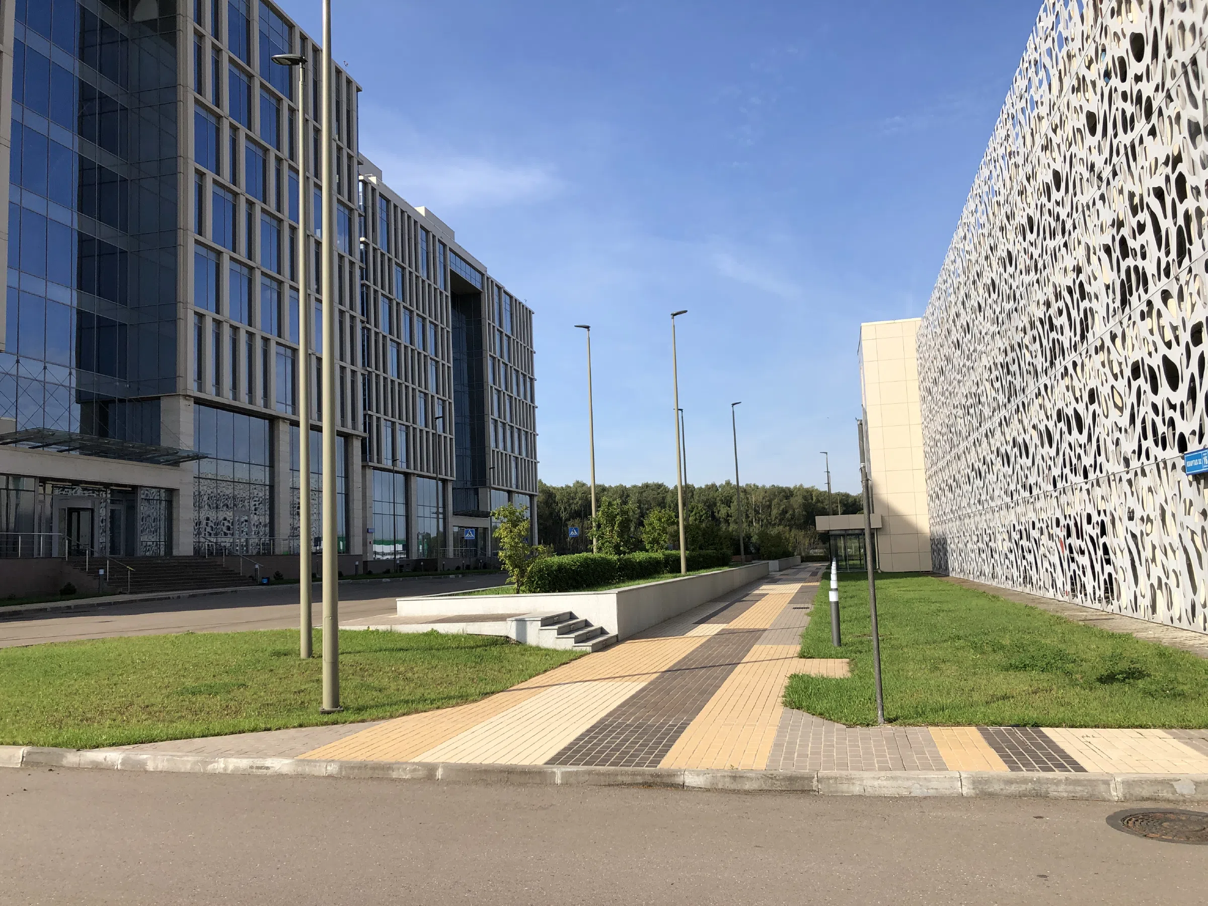 Парковка у модерн зданий, фото 16