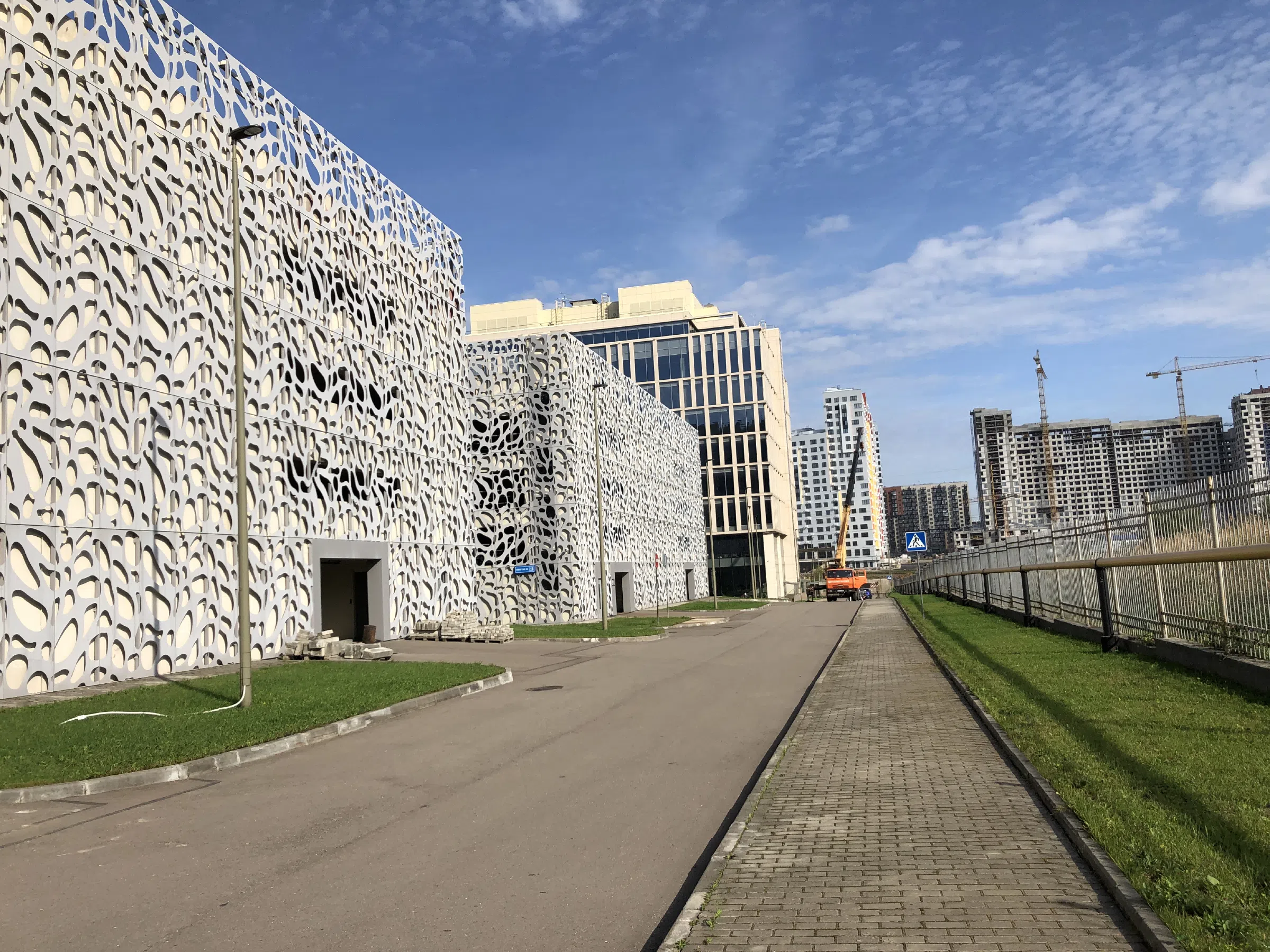 Парковка у модерн зданий, фото 15
