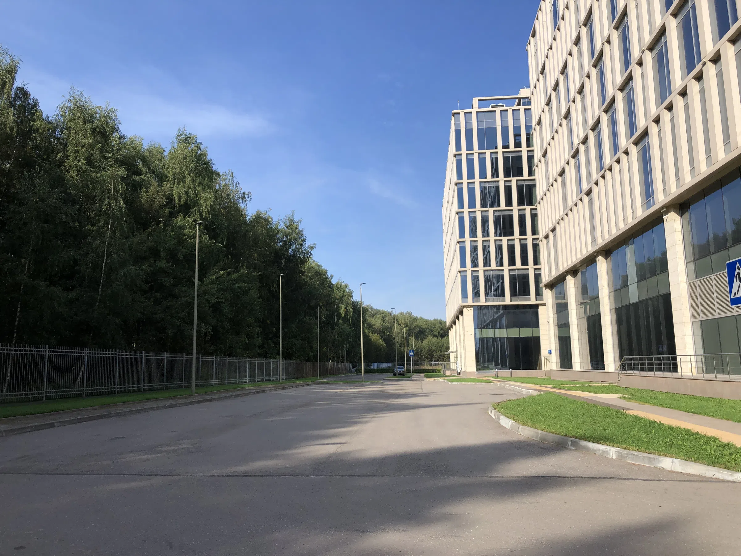 Парковка у модерн зданий, фото 18