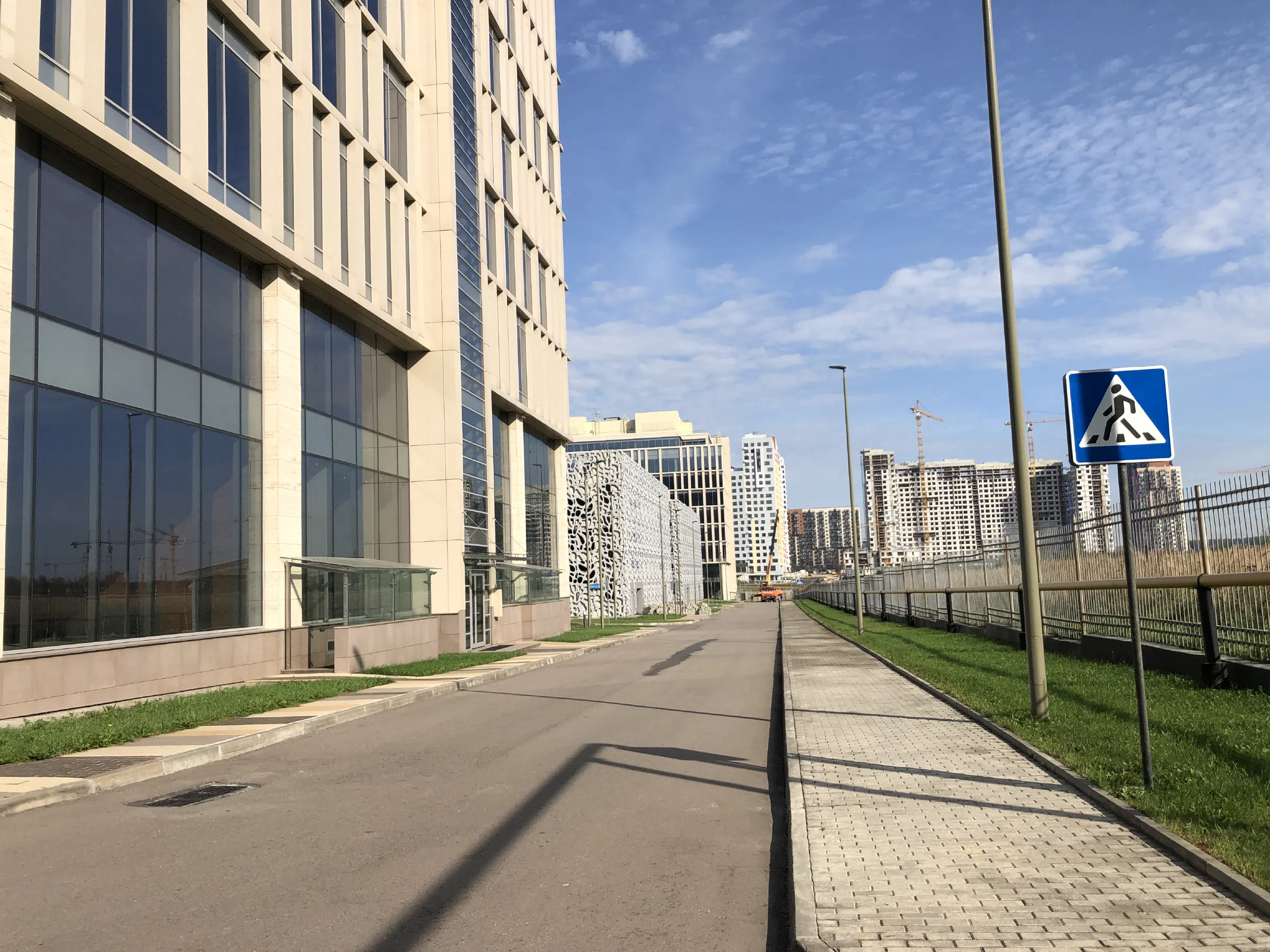 Парковка у модерн зданий, фото 19