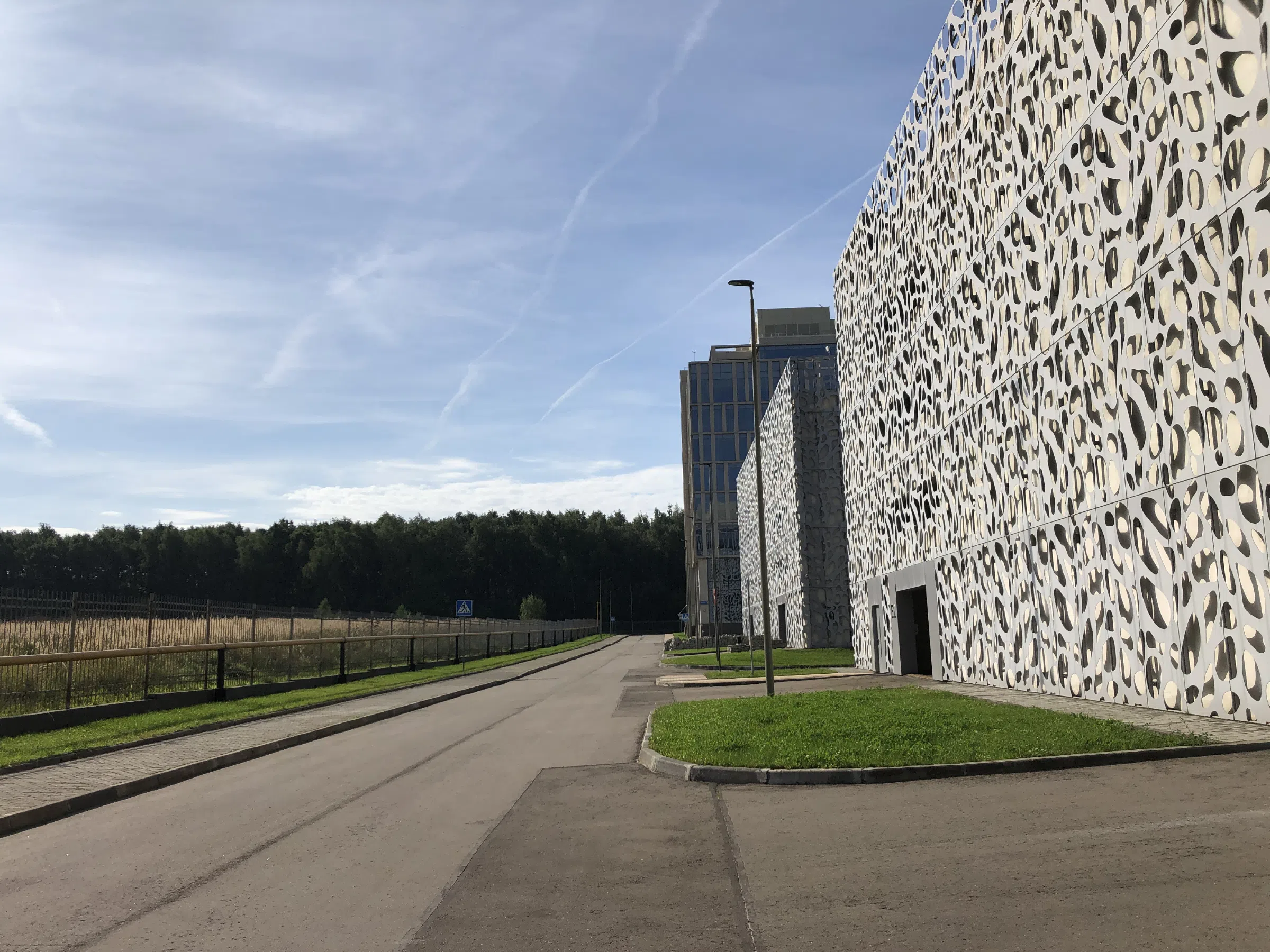 Парковка у модерн зданий, фото 5