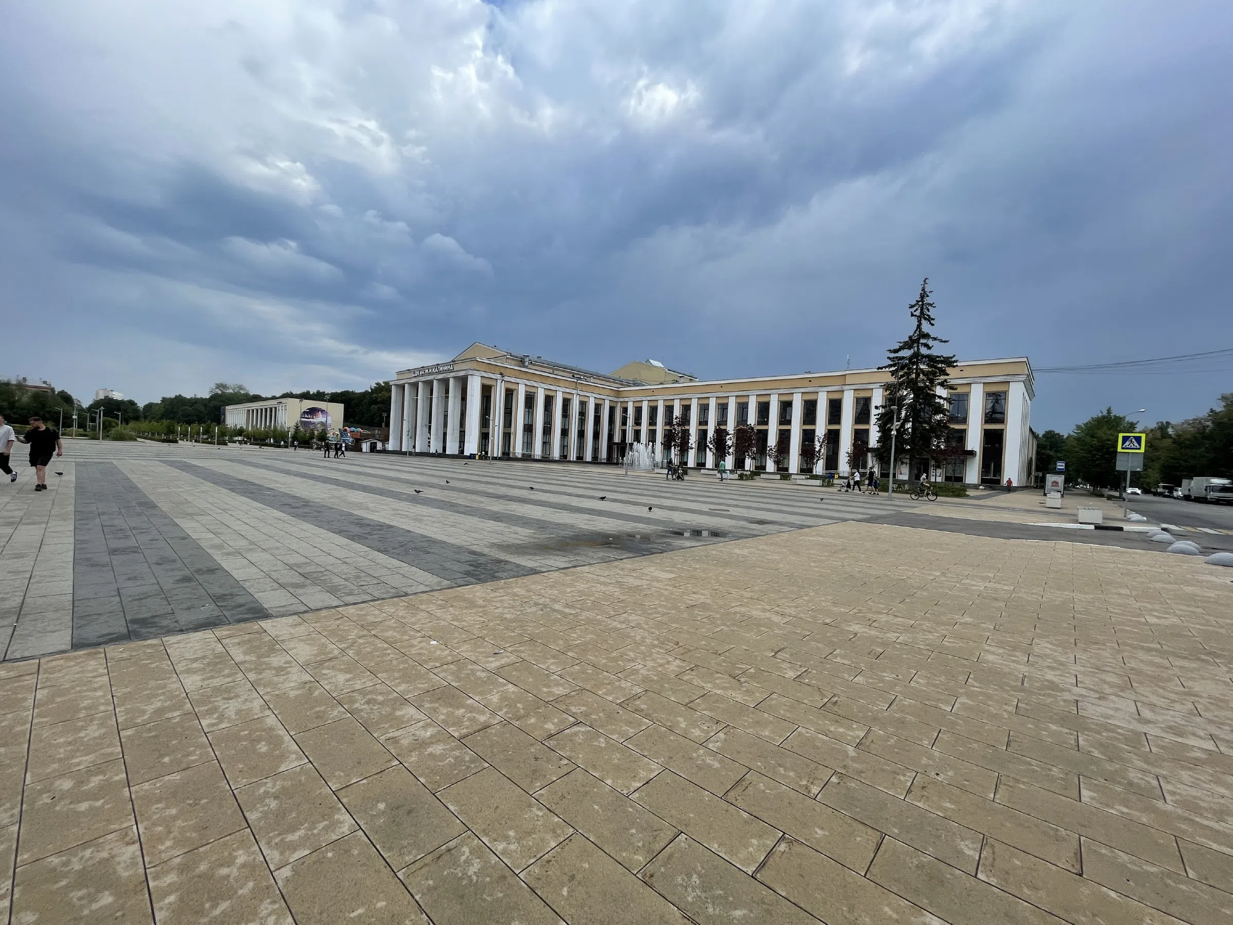 Парк с современной архитектурой, фото 3