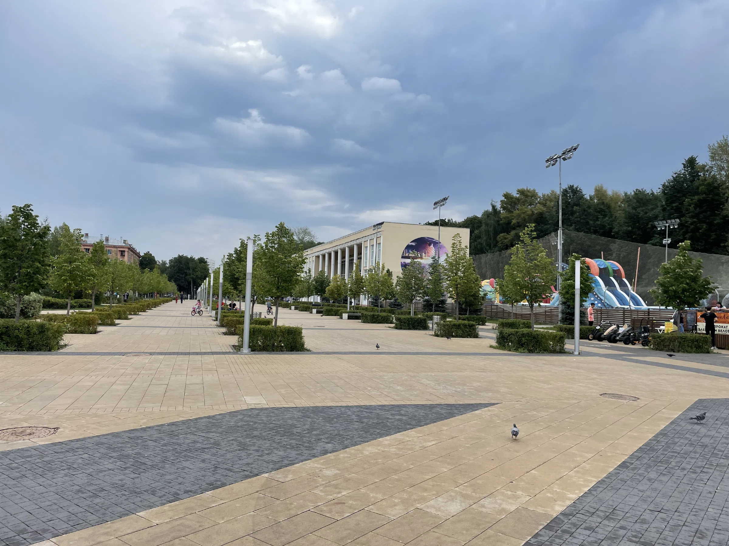 Парк с современной архитектурой, фото 6