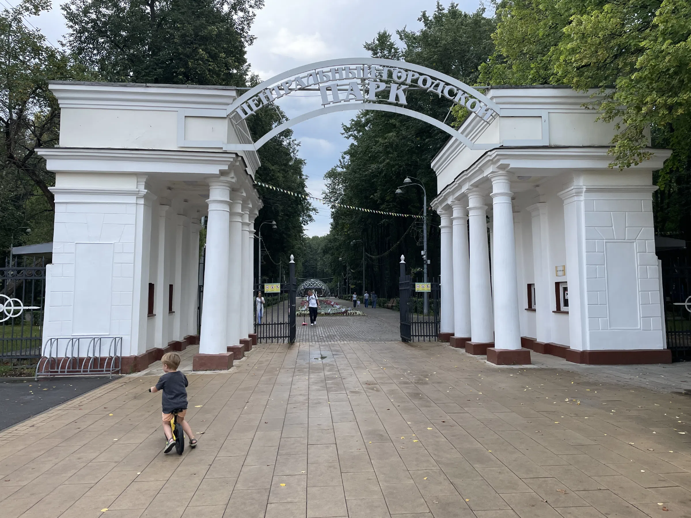 Парк с современной архитектурой, фото 7