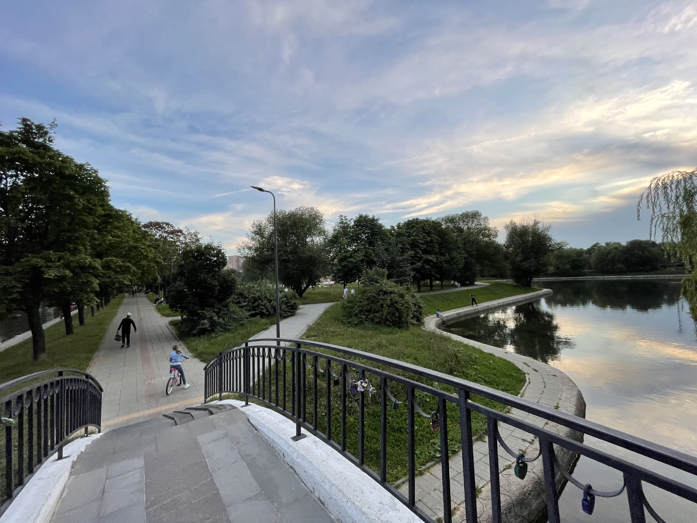 Парк с каруселями и воркаутом, фото 14