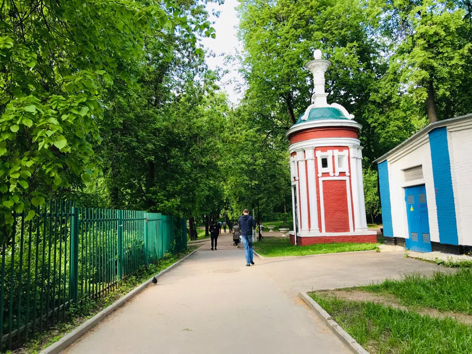 Парк у озера с беседкой, фото 21