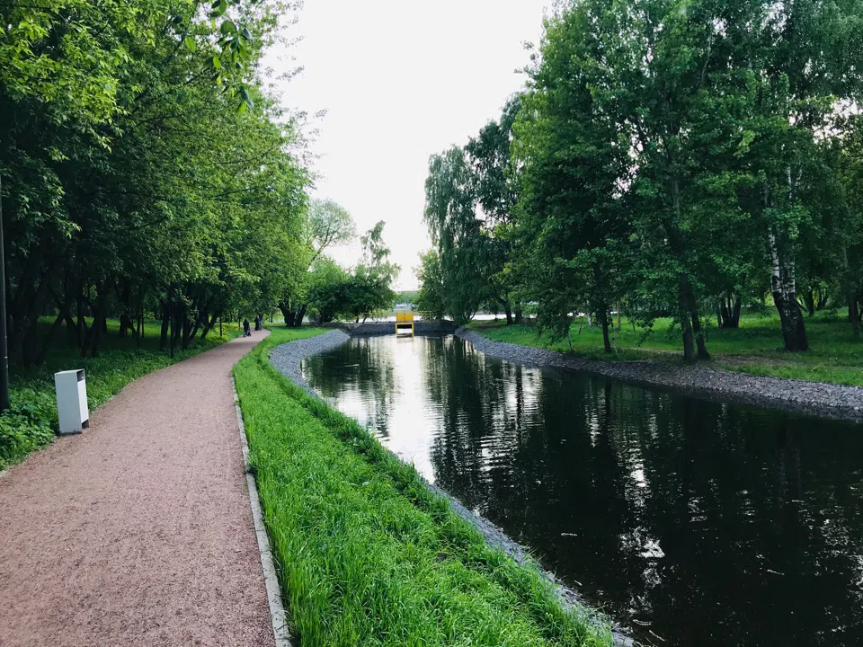 Парк у озера с беседкой, фото 11