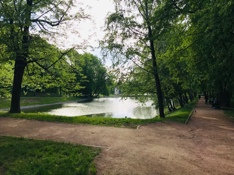 Парк у озера с беседкой, фото 19